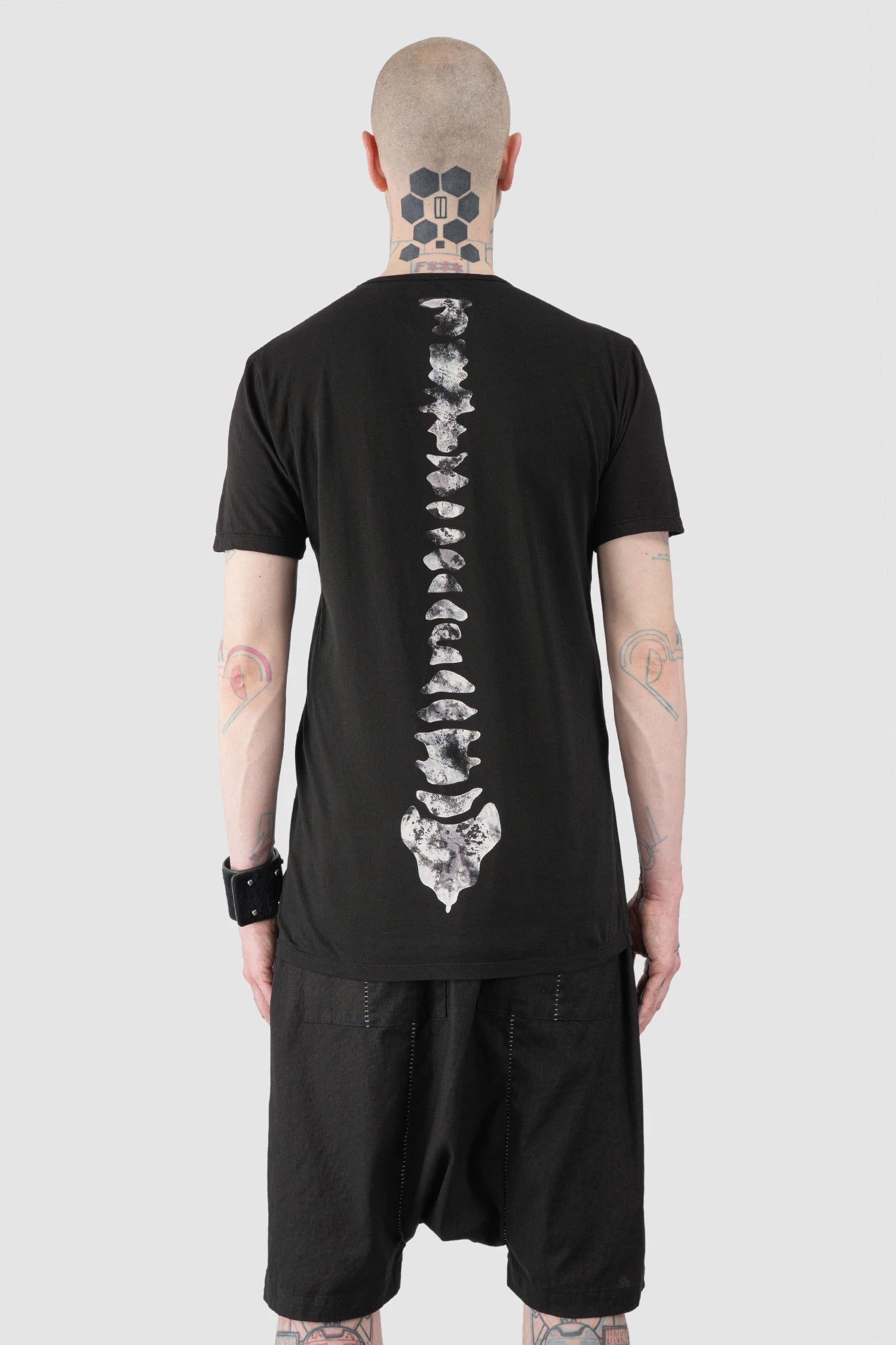 MD75 - Men’s Black T-Shirt with Spine Back Print model back view
