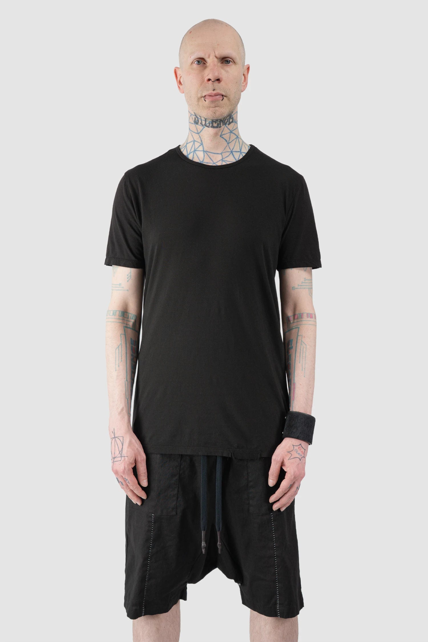 MD75 - Men’s Black T-Shirt with Spine Back Print model front view