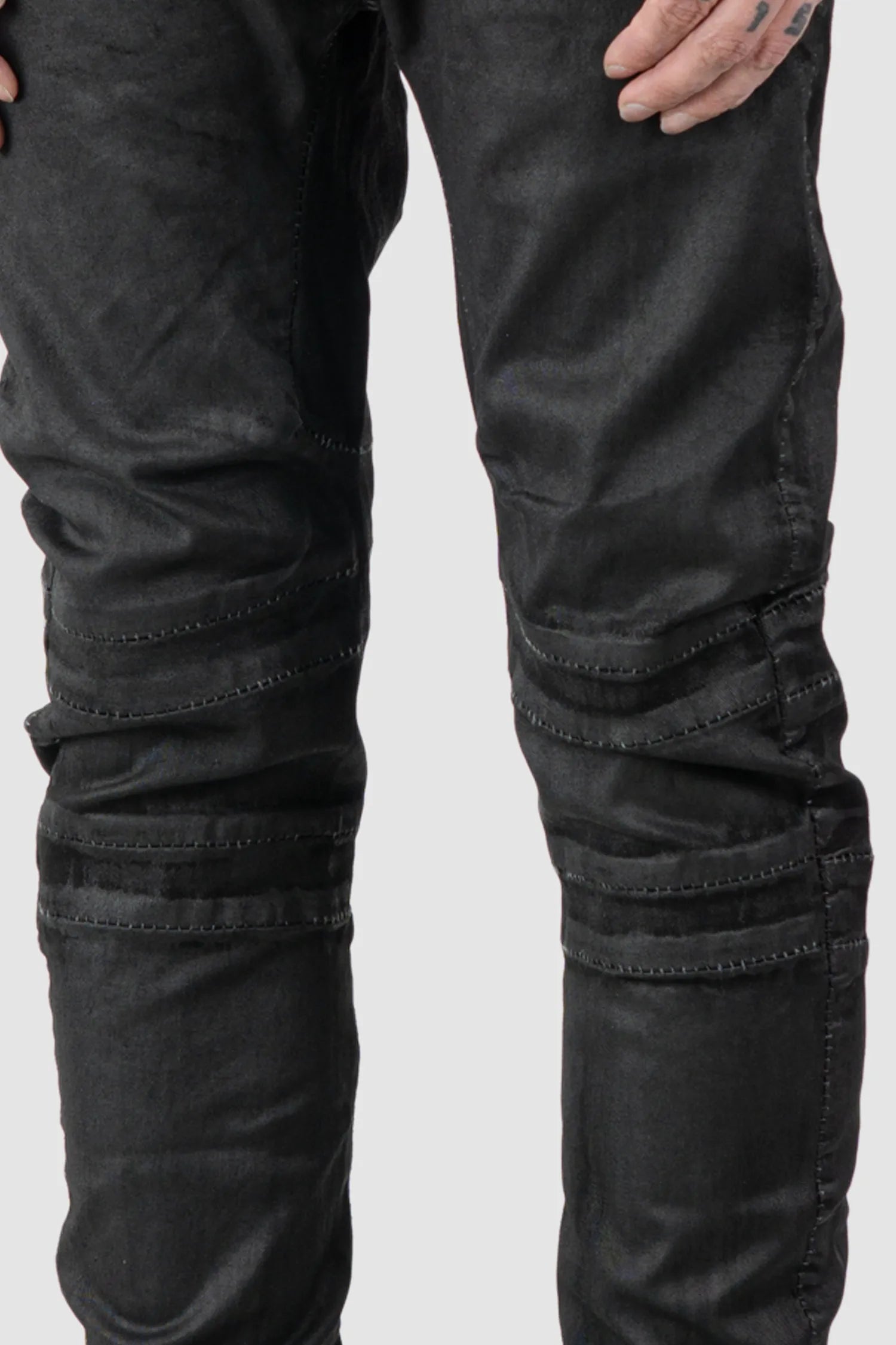 MD75 - Men's Black Waxed Stretch Denim Knee Detail Jeans - knee detail view