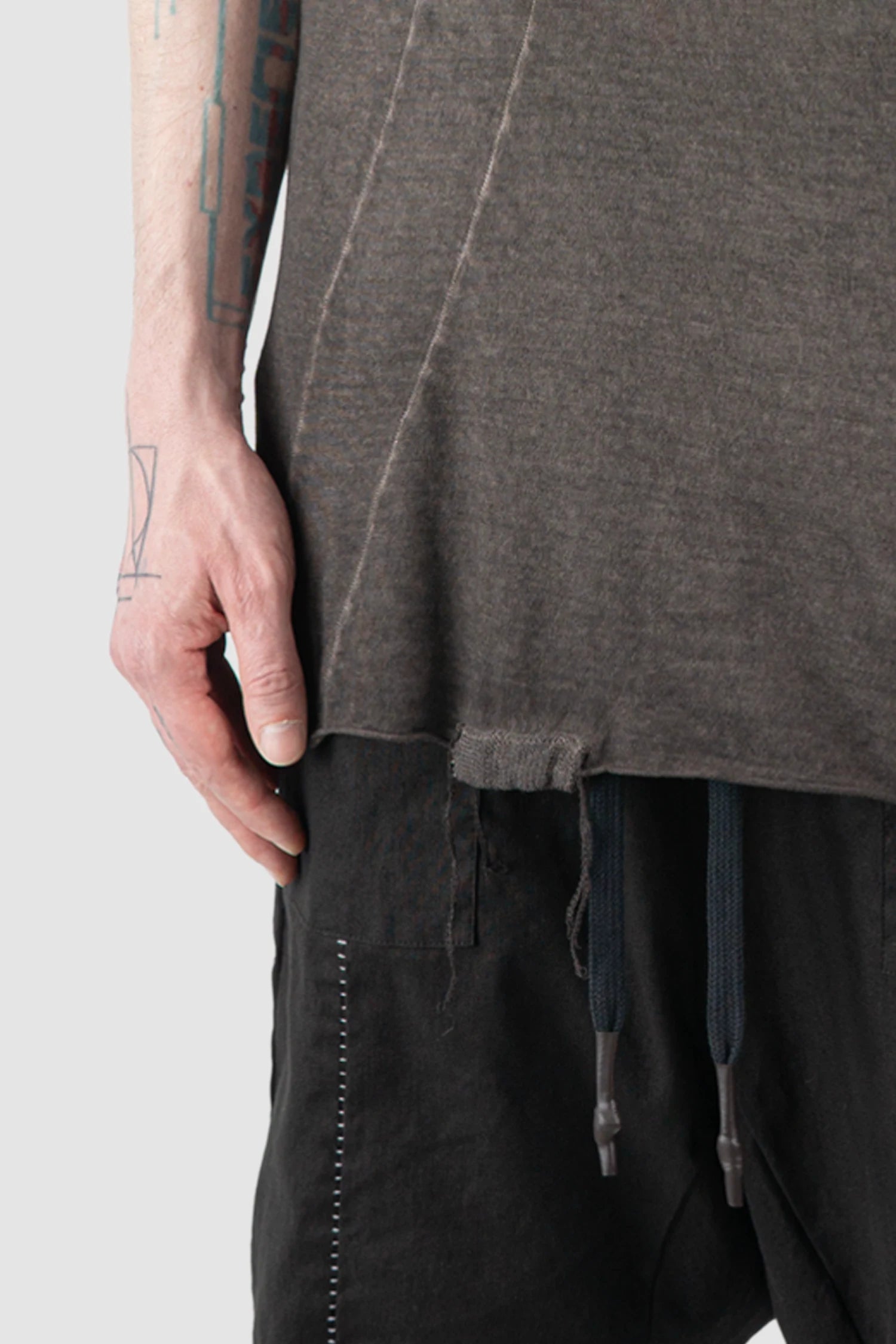 MD75 - Men’s Brown Object Dyed Cotton T-Shirt with Curved Double Seam hem detail view