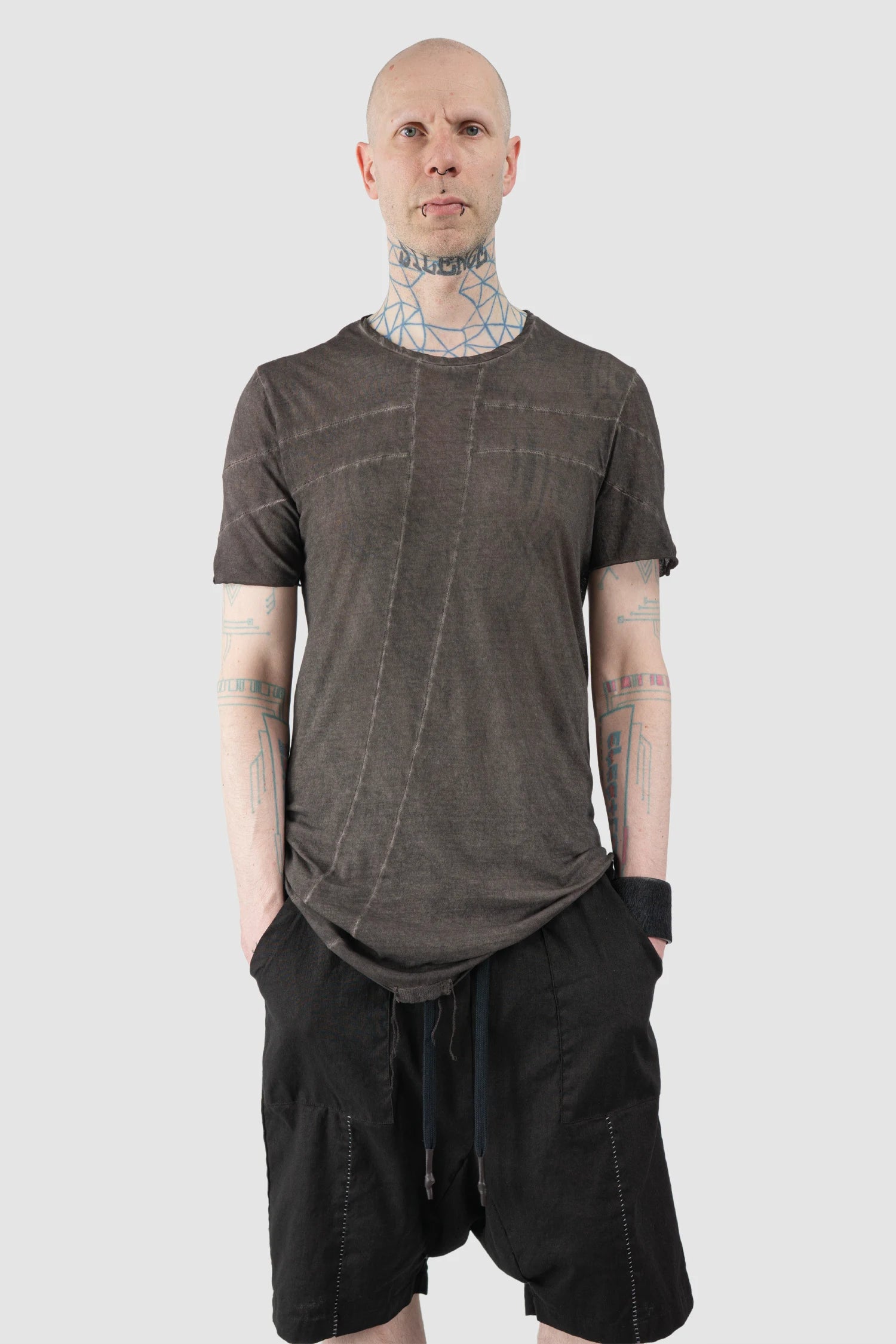 MD75 - Men’s Brown Object Dyed Cotton T-Shirt with Curved Double Seam model relaxed view
