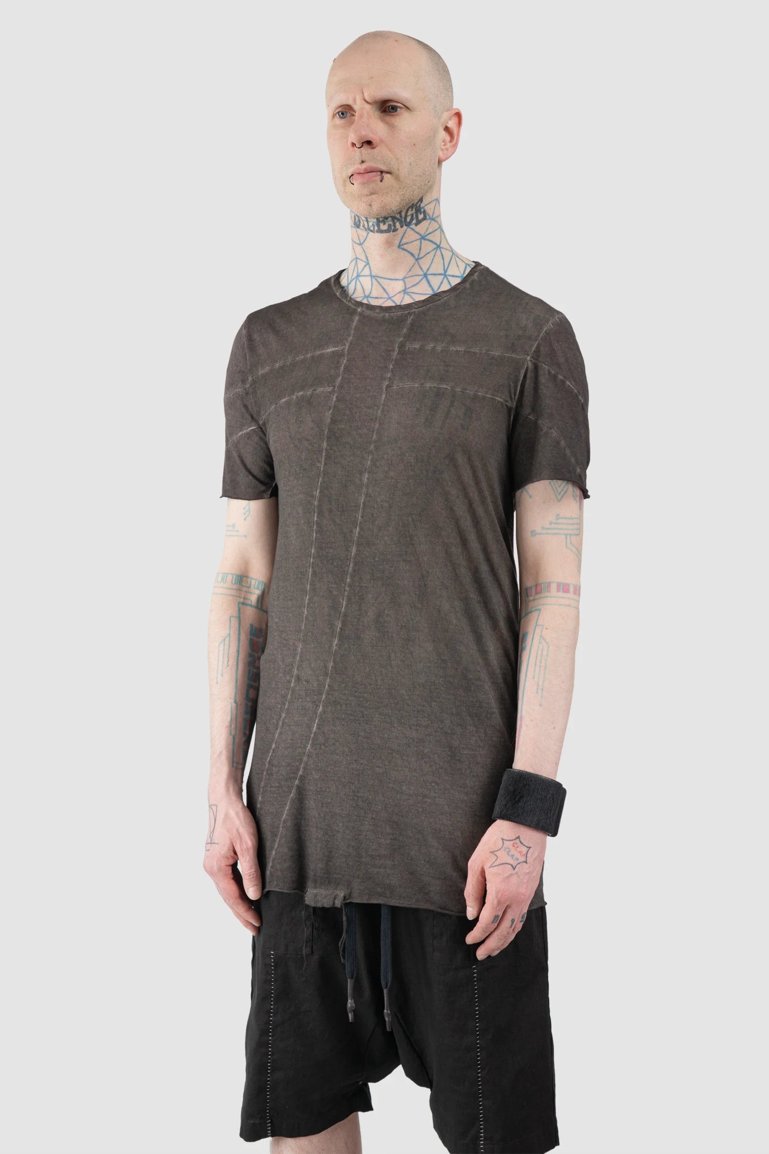 MD75 - Men’s Brown Object Dyed Cotton T-Shirt with Curved Double Seam model side view