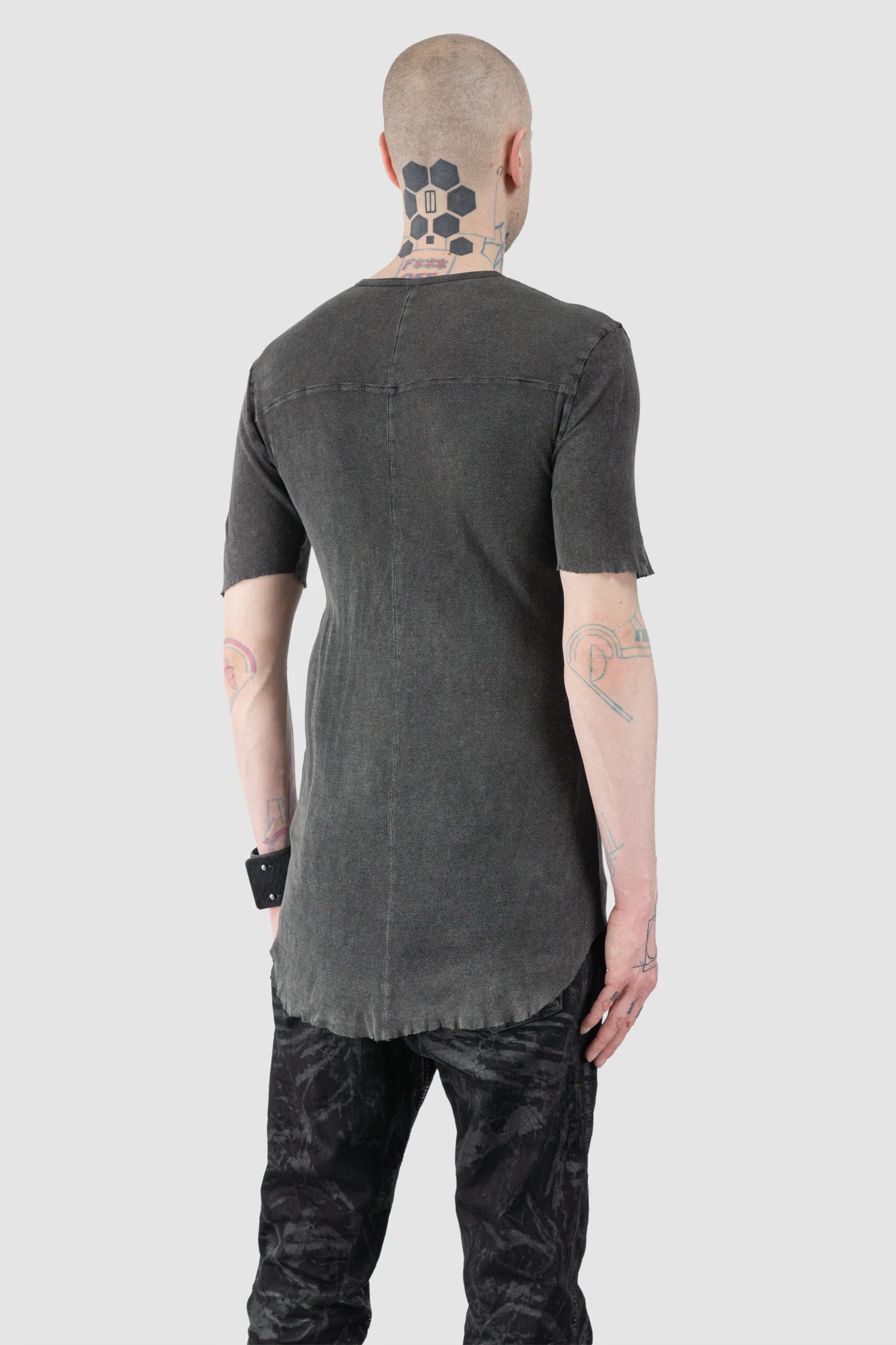 MD75 - Men’s Grey Object Dyed Rib Cotton T-Shirt model back side view