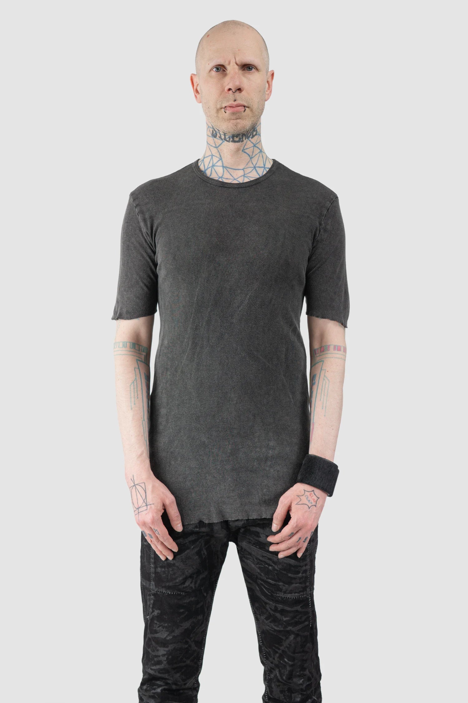 MD75 - Men’s Grey Object Dyed Rib Cotton T-Shirt model front view