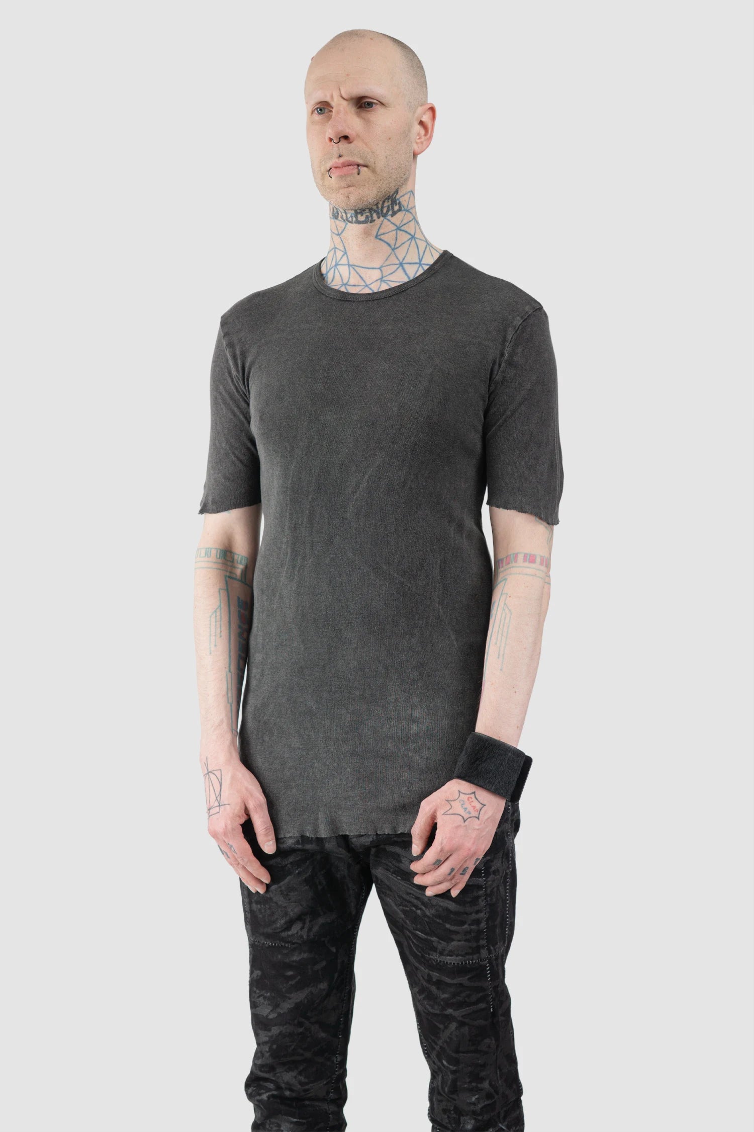MD75 - Men’s Grey Object Dyed Rib Cotton T-Shirt model side view