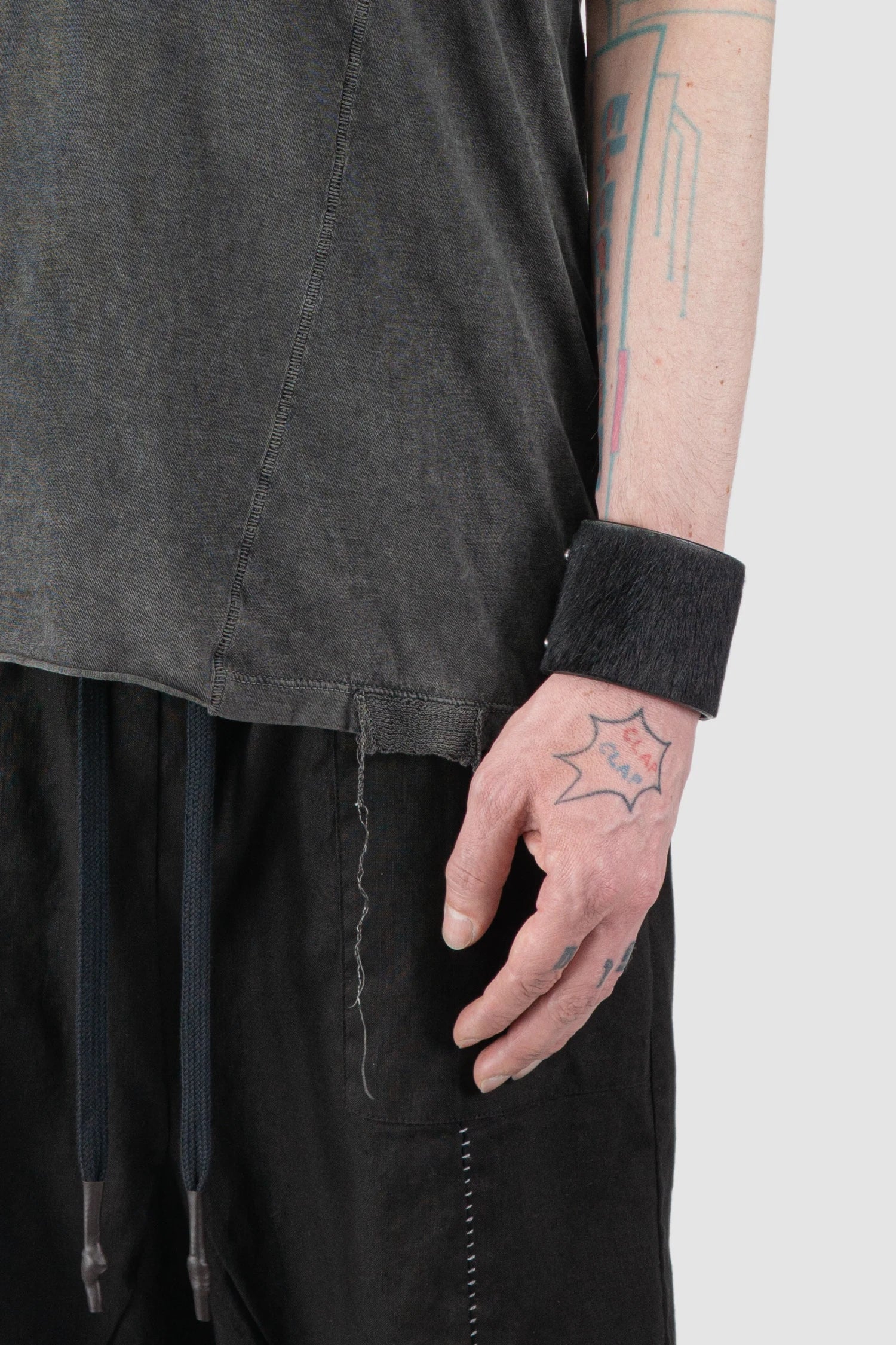 MD75 - Men’s Grey Washed Cotton T-Shirt with Asymmetric Front Panel knit detail view