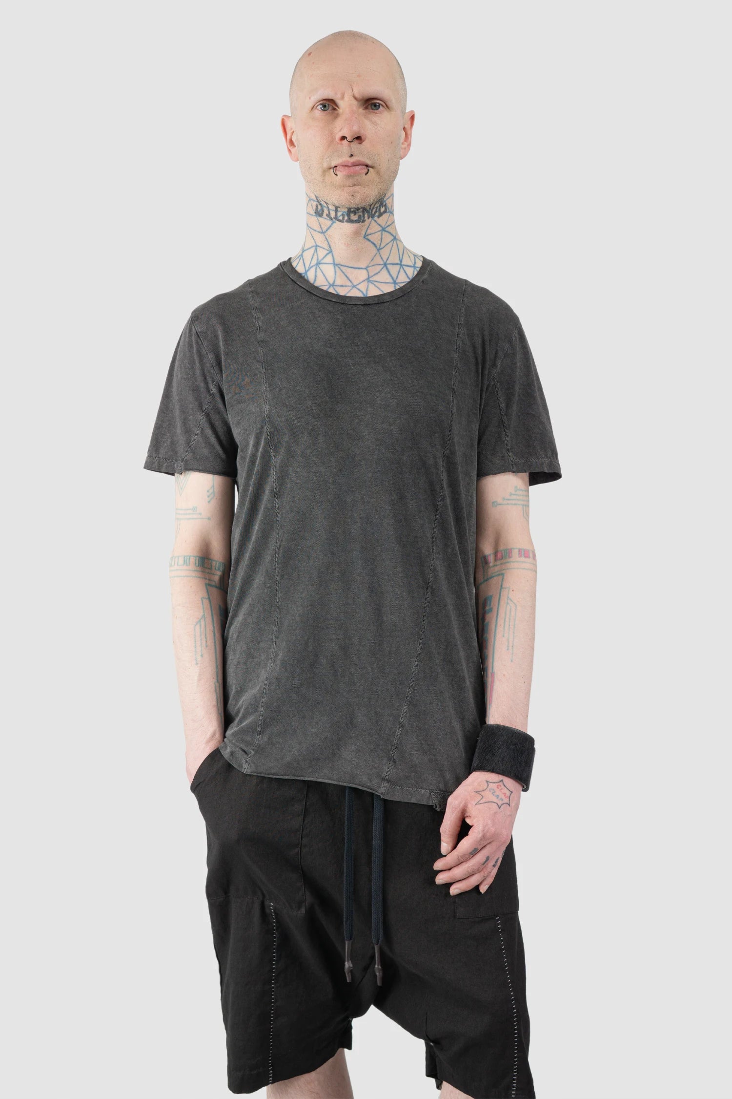 MD75 - Men’s Grey Washed Cotton T-Shirt with Asymmetric Front Panel model relaxed view