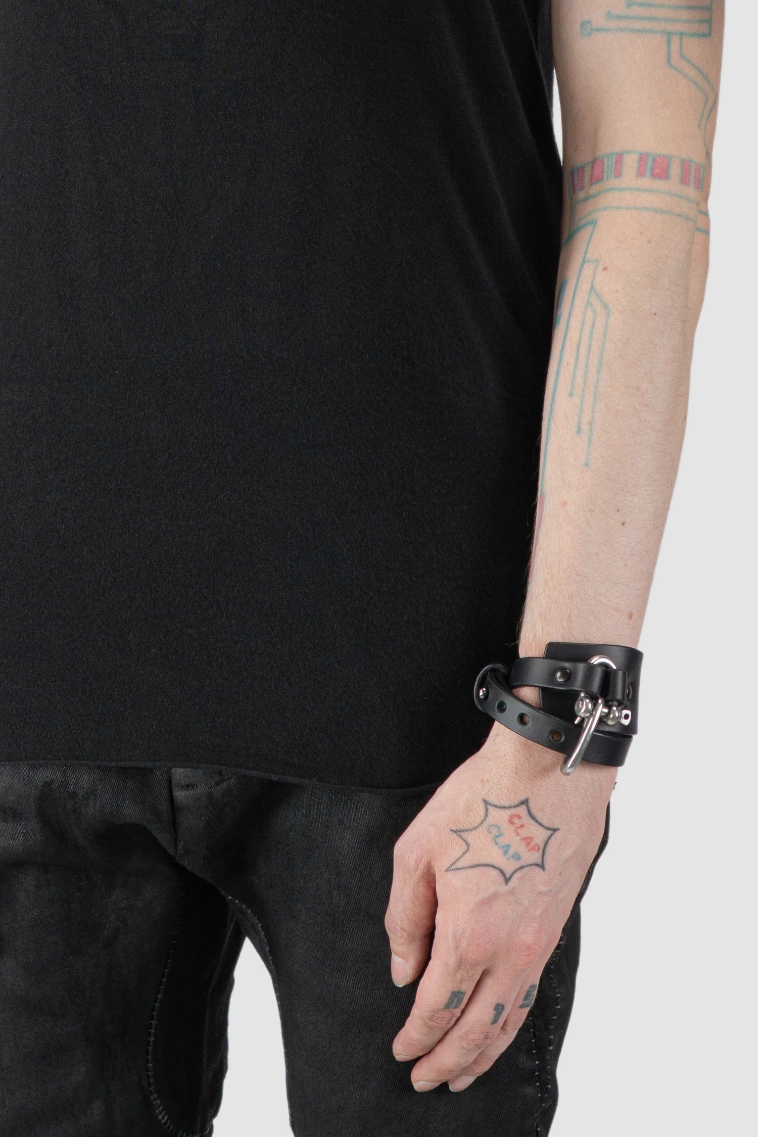 MD75 - hem detail view of men’s Black Cashmere Blend Short Sleeve T-Shirt