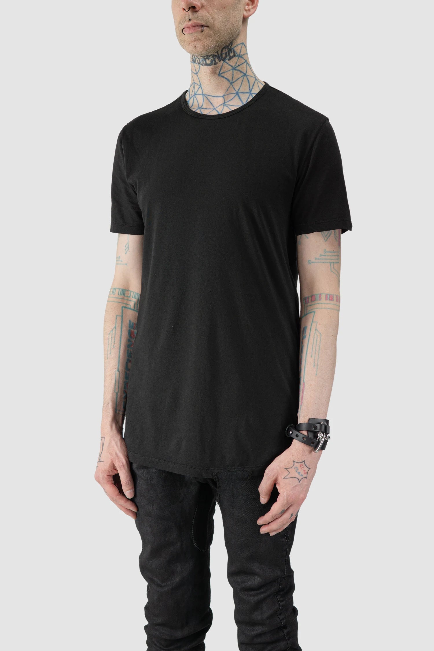 MD75 - model front side view of men’s Black Short Sleeve T-Shirt with Knit Detail