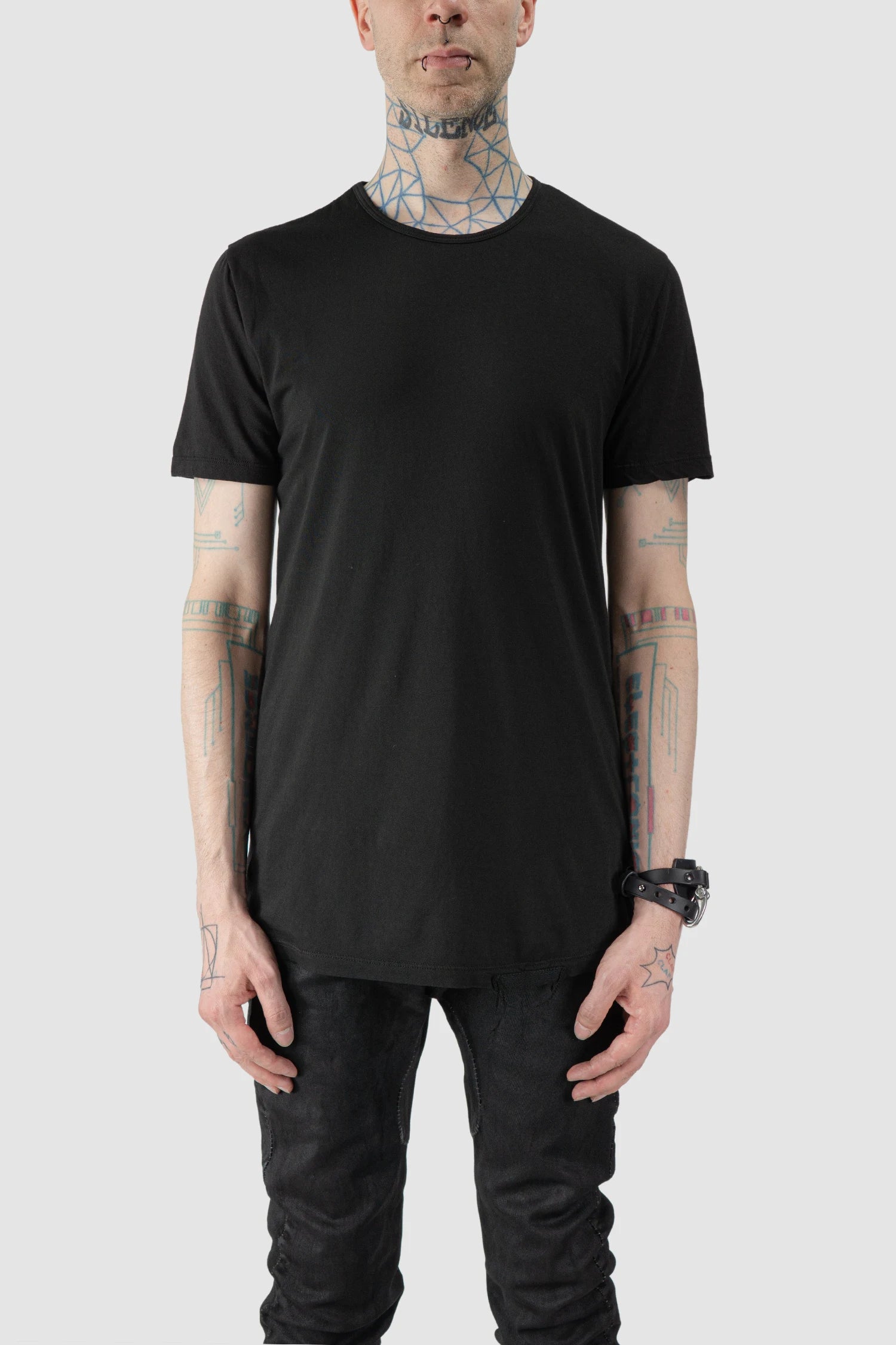 MD75 - model front view of men’s Black Short Sleeve T-Shirt with Knit Detail