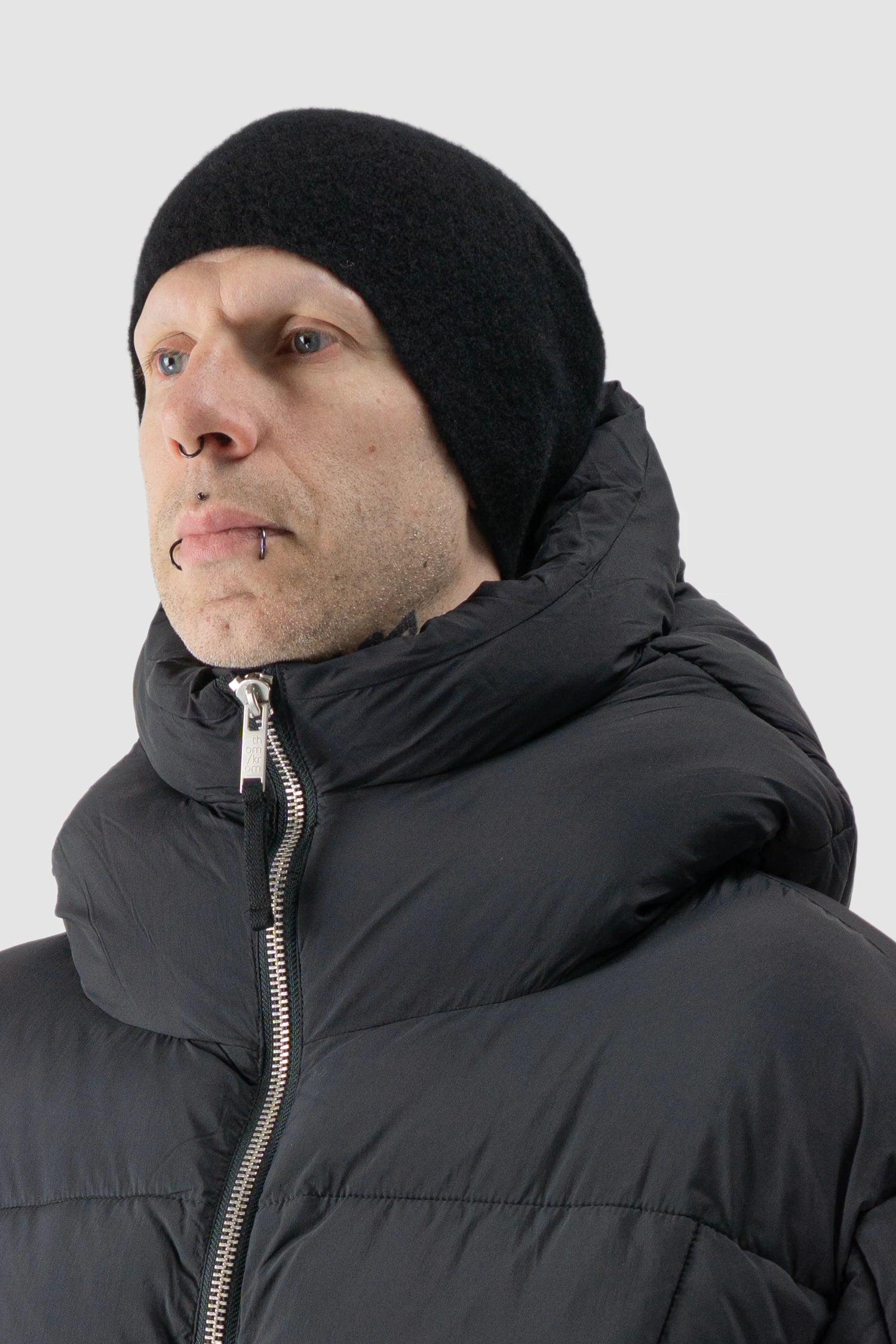 MD75 - model front side view of men’s Black Wool Cashmere and Silk Knit Beanie