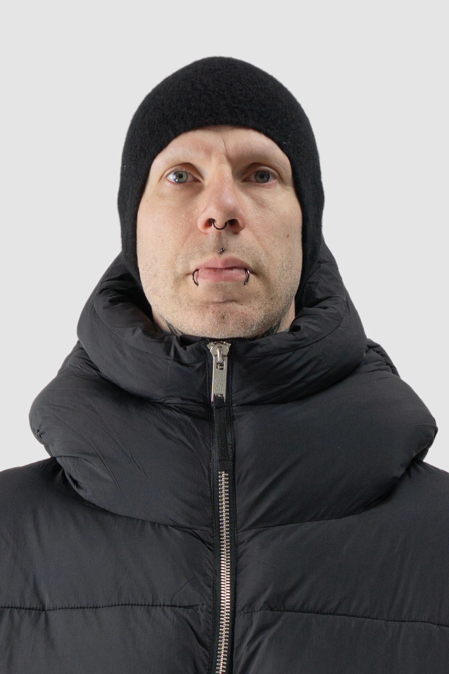 MD75 - model front view of men’s Black Wool Cashmere and Silk Knit Beanie