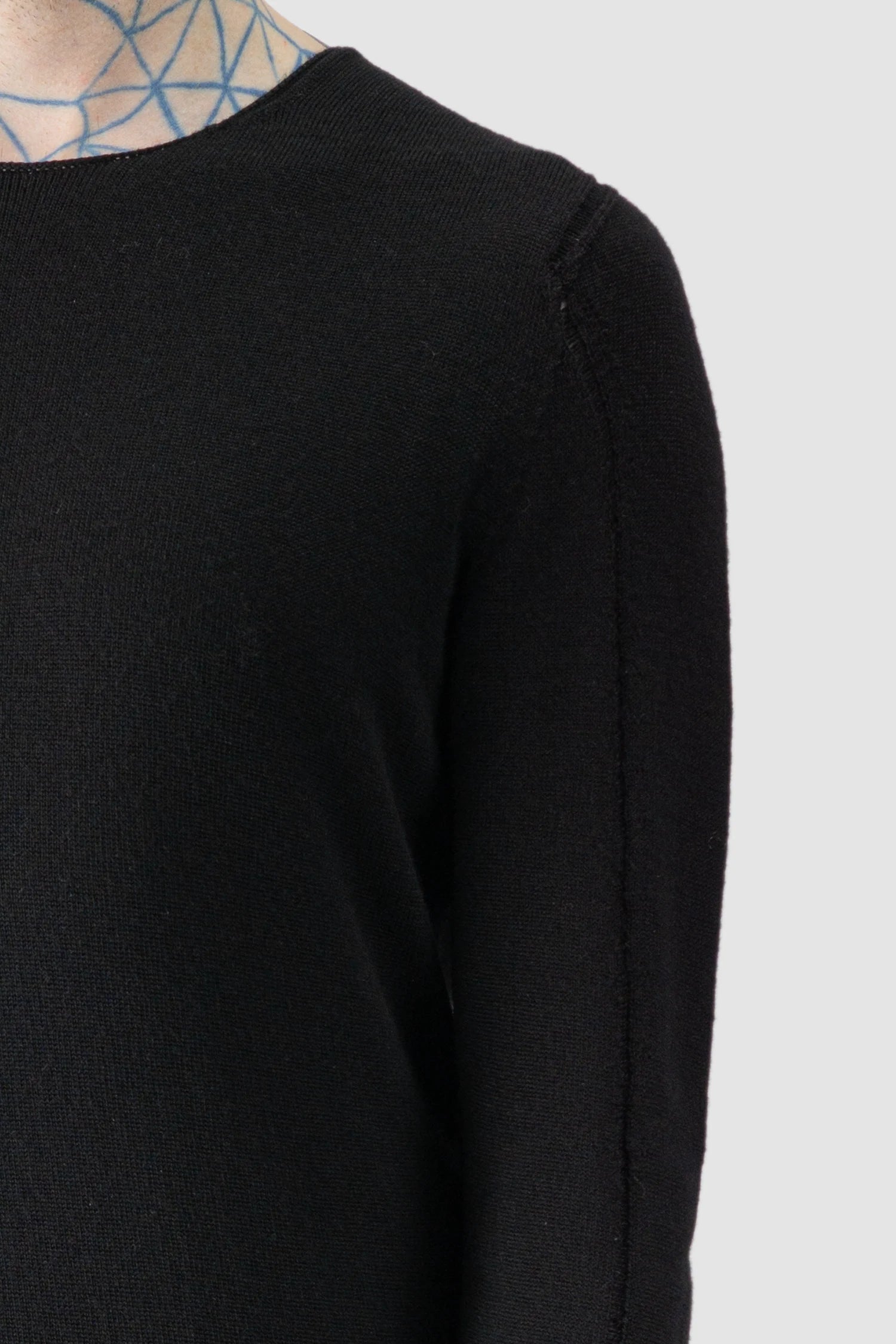 MD75 - shoulder detail view of men’s Black Wool Knit Long Sleeve Sweater