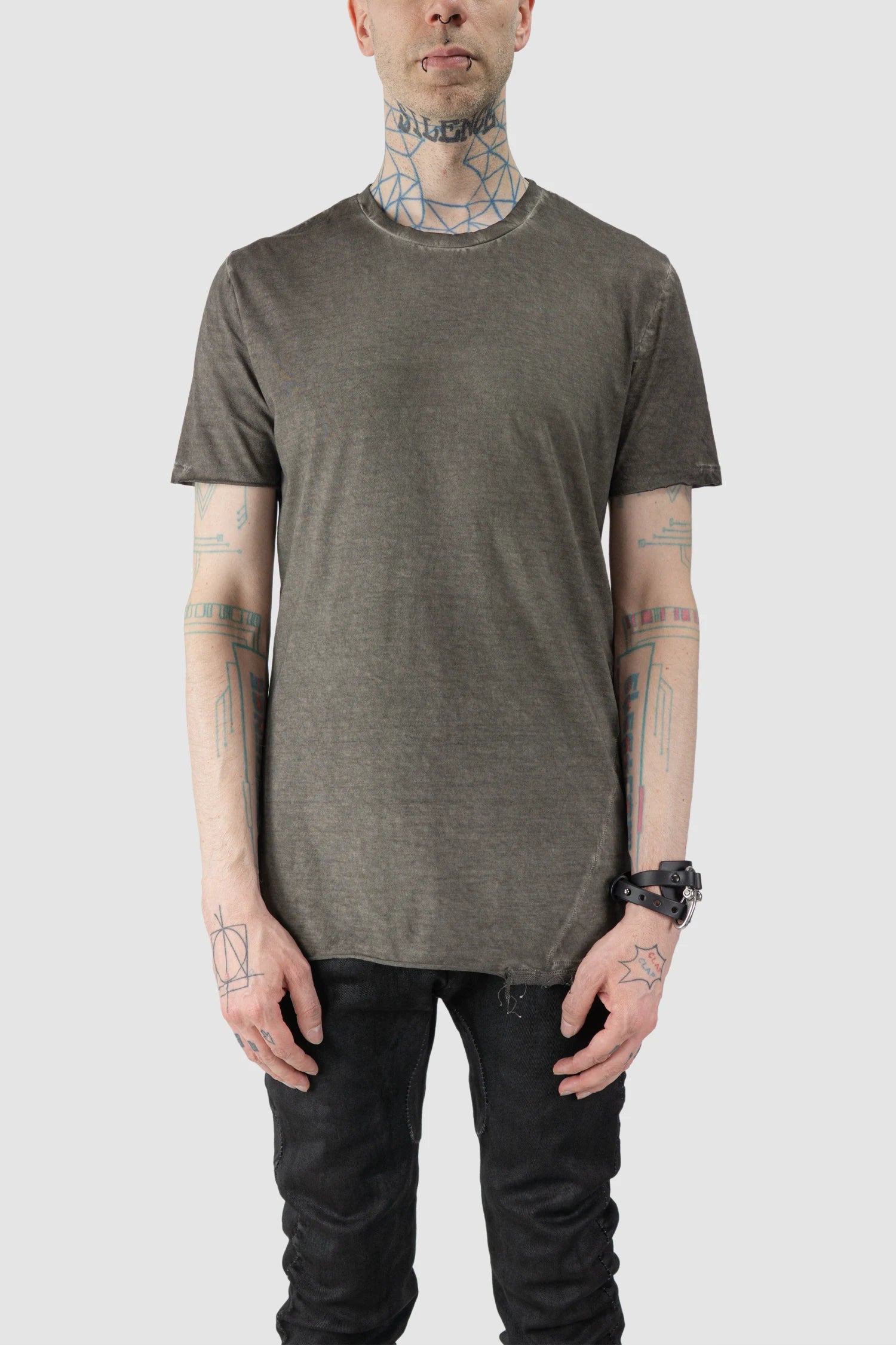 MD75 - model front view of men’s Grey Irregular Dyed Short Sleeve Cotton T-Shirt