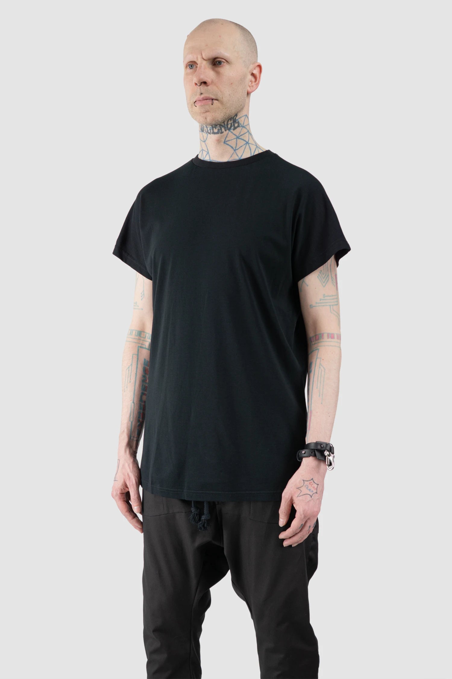 Obectra - Men’s Black Cotton Blend One Size Raglan T-Shirt model front side view