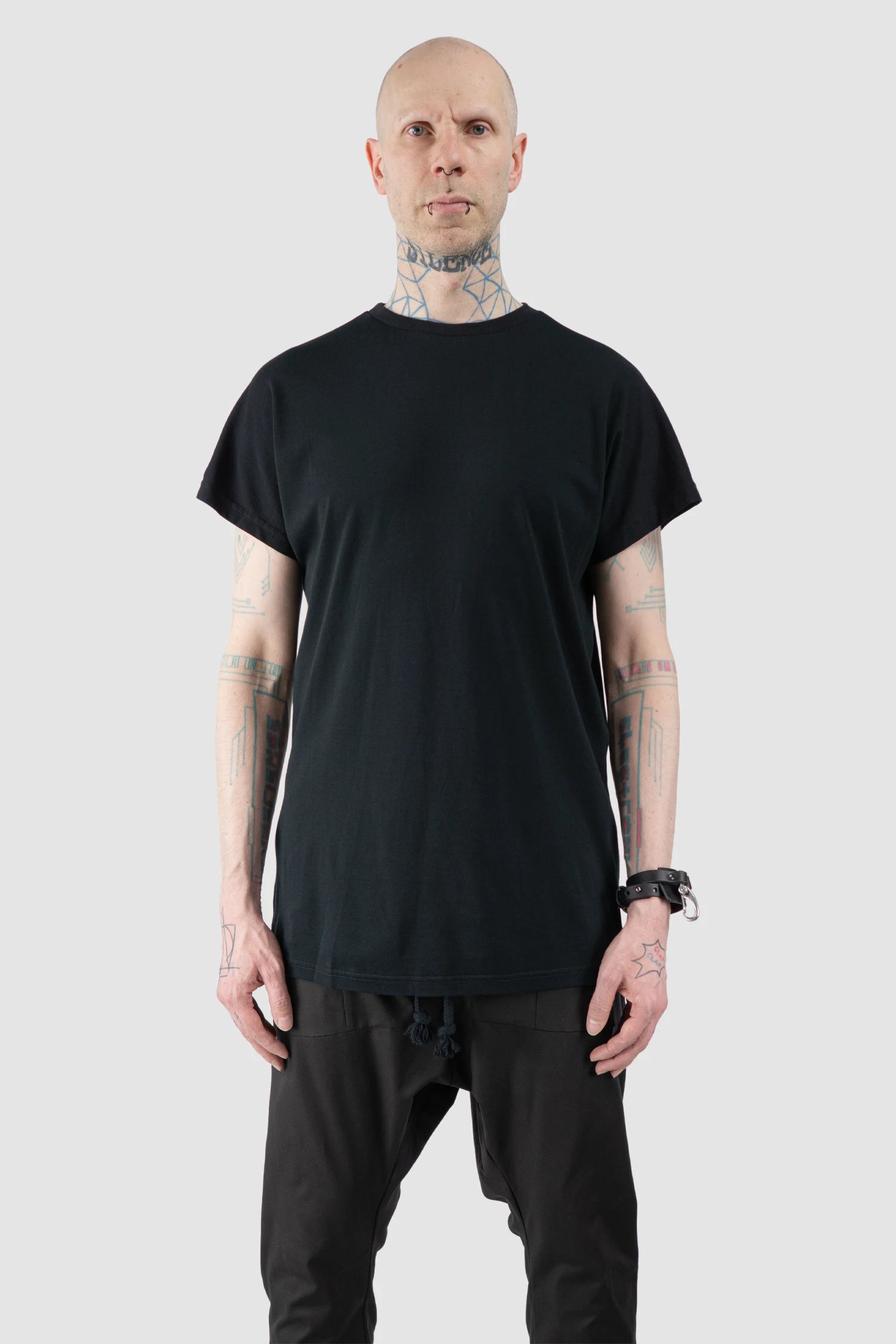 Obectra - Men’s Black Cotton Blend One Size Raglan T-Shirt model front view