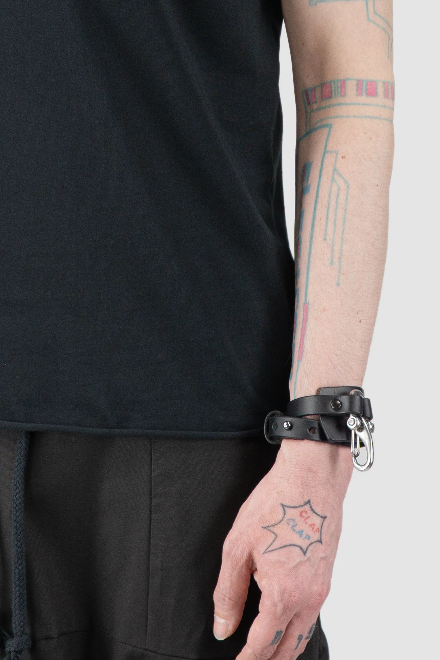 Obectra - Men’s Black Relaxed Cotton Blend Tank Top hem detail view