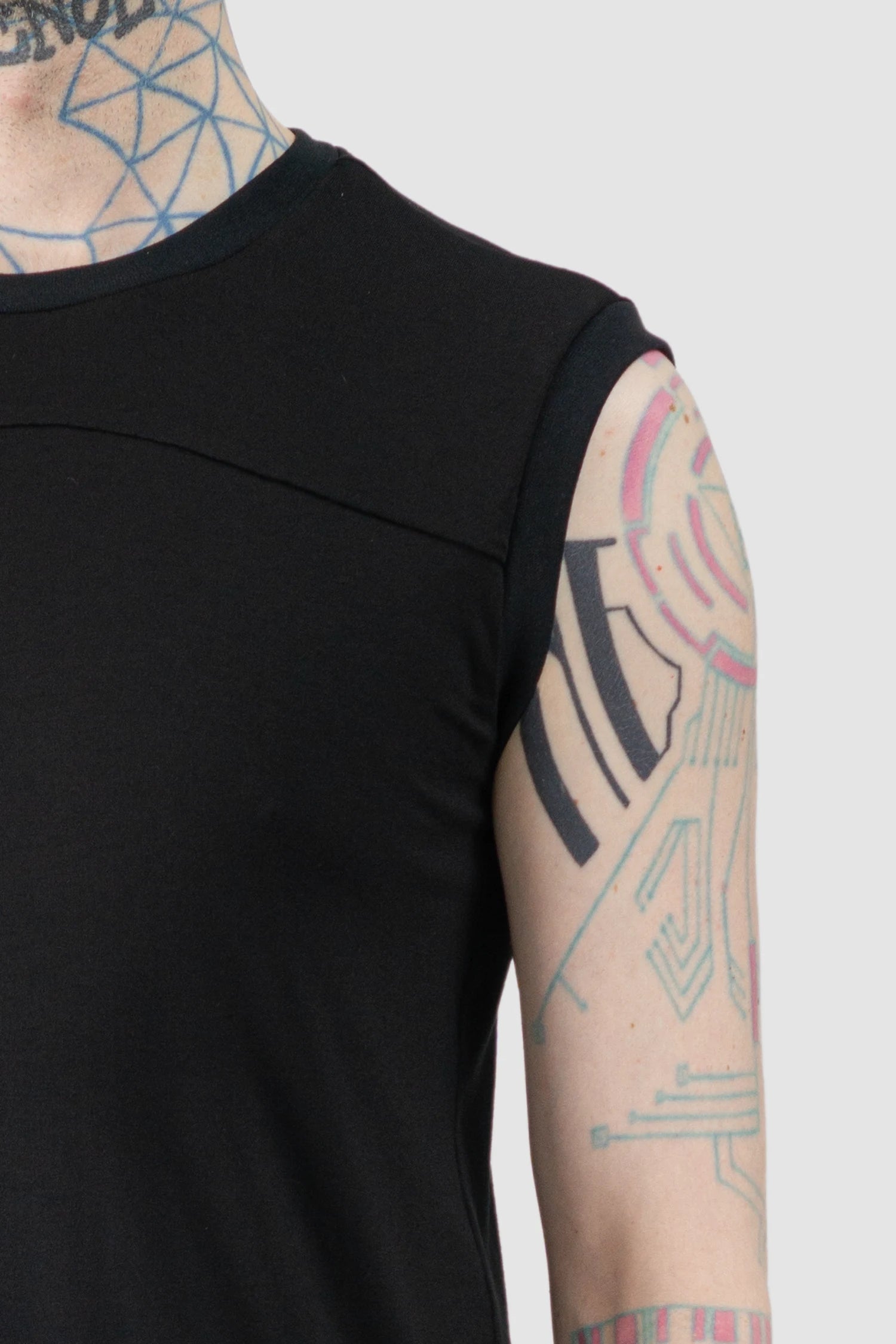 Obectra - Men’s Black Viscose Blend Line Tank Top shoulder detail view