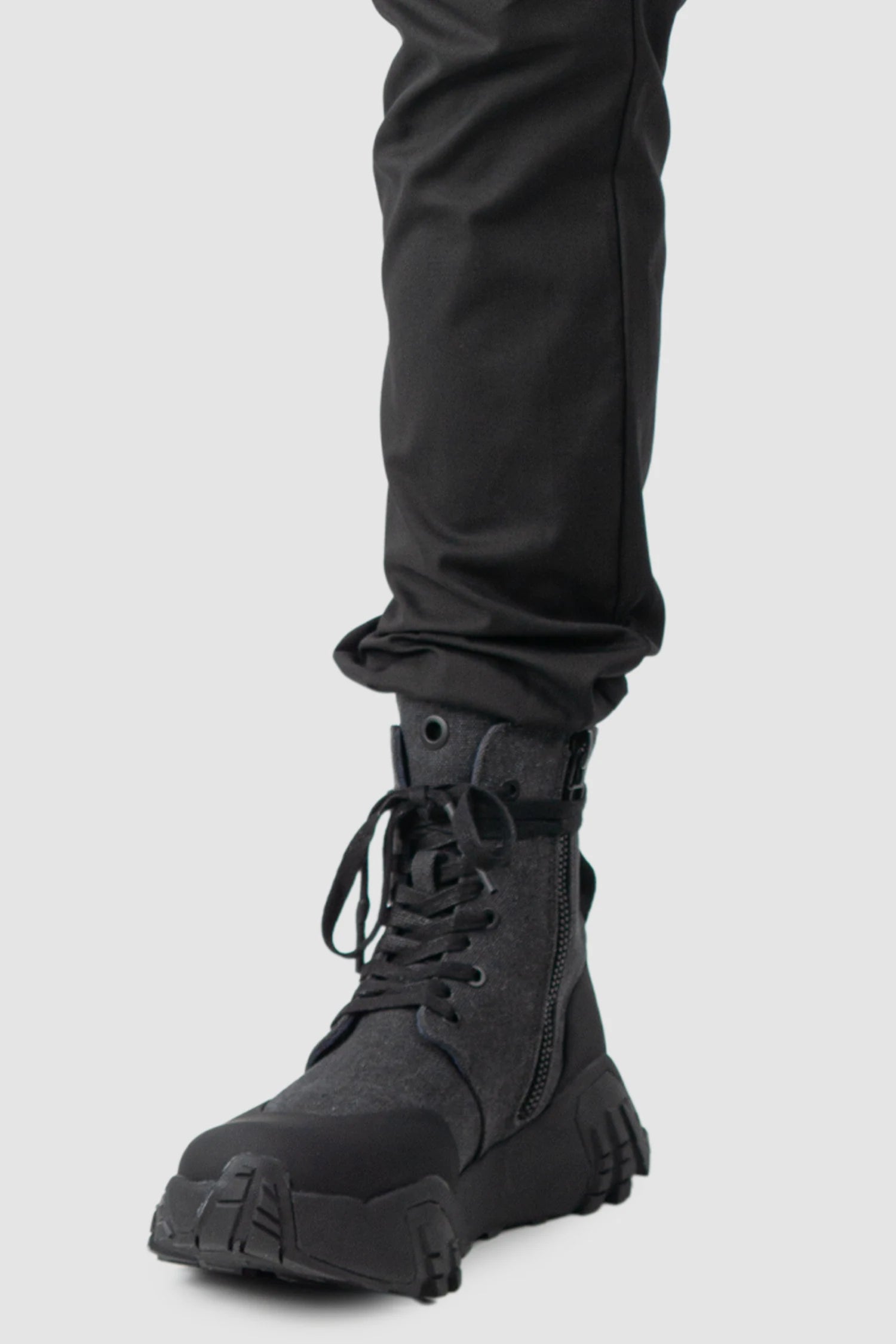 Obectra - Men’s Black Low Crotch Cotton Twill Jogging Trousers hem detail view