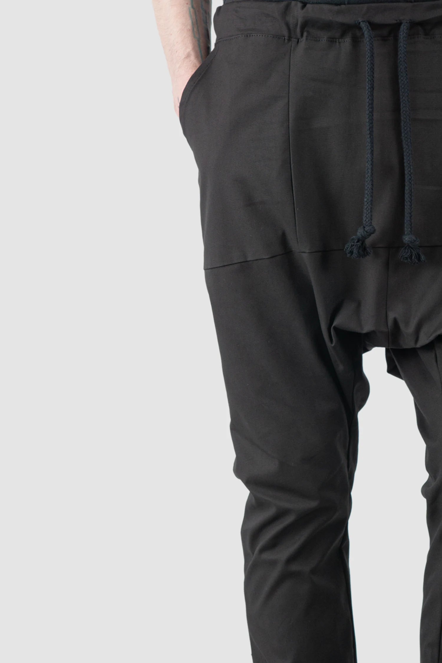 Obectra - Men’s Black Low Crotch Cotton Twill Jogging Trousers pocket detail view