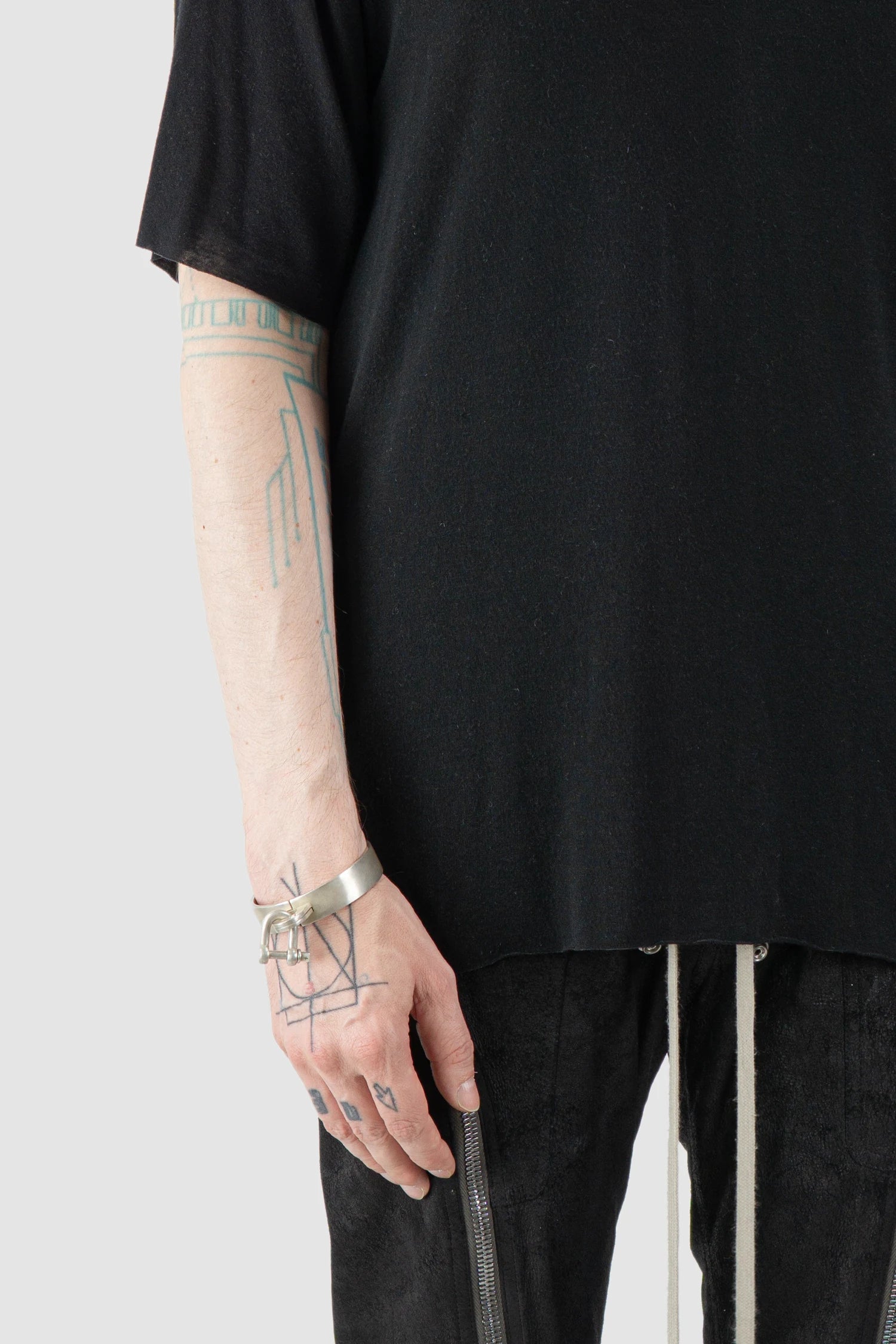 Parts of Four - Acid Silver Plated Brass Restraint Cuff Bracelet 15 mm - Model fit view - MONO-KROM Gallery
