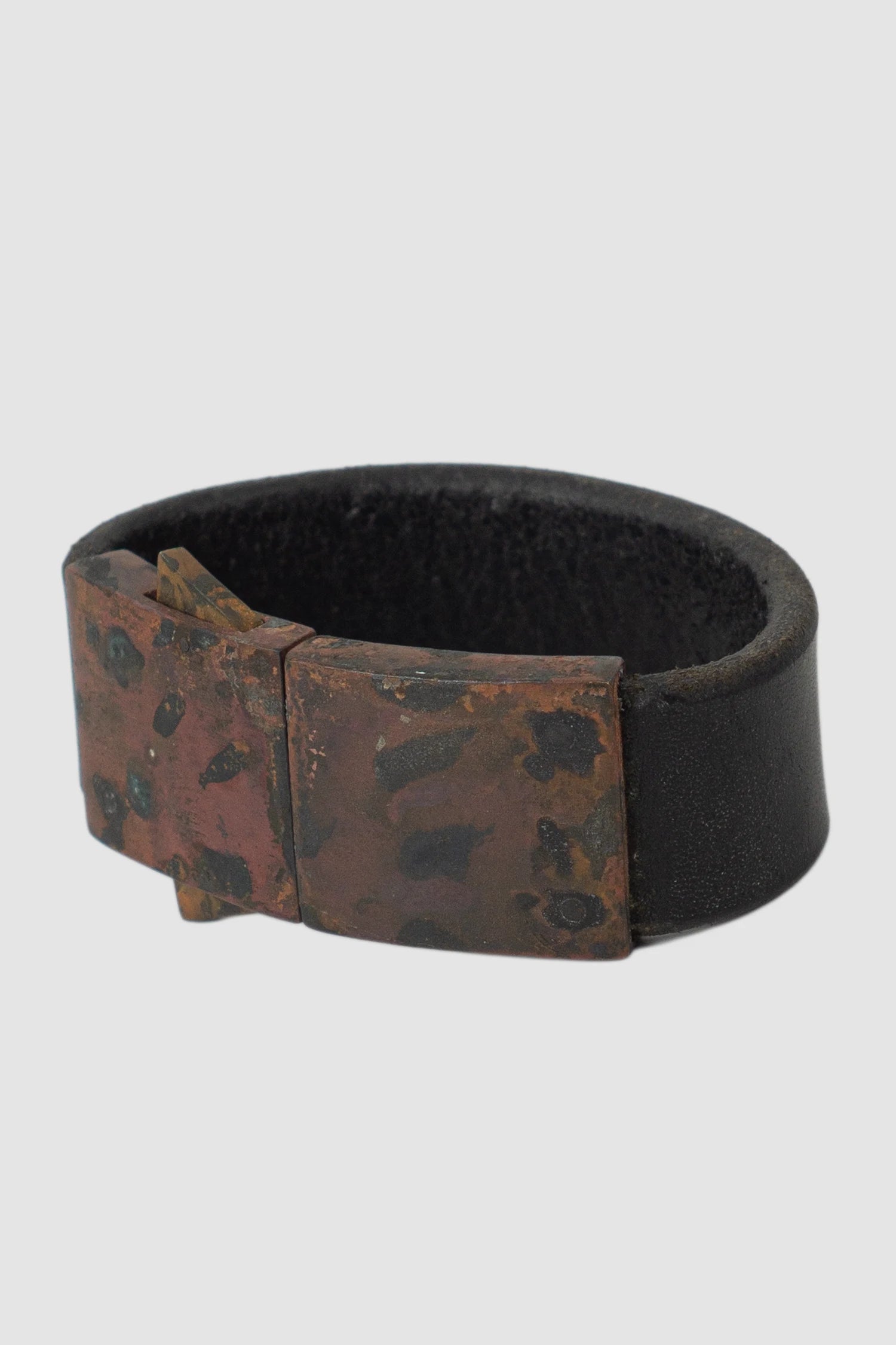 Parts of Four - Black Buffalo Leather Dirty Brass Box Lock Bracelet 25 mm - front left view
