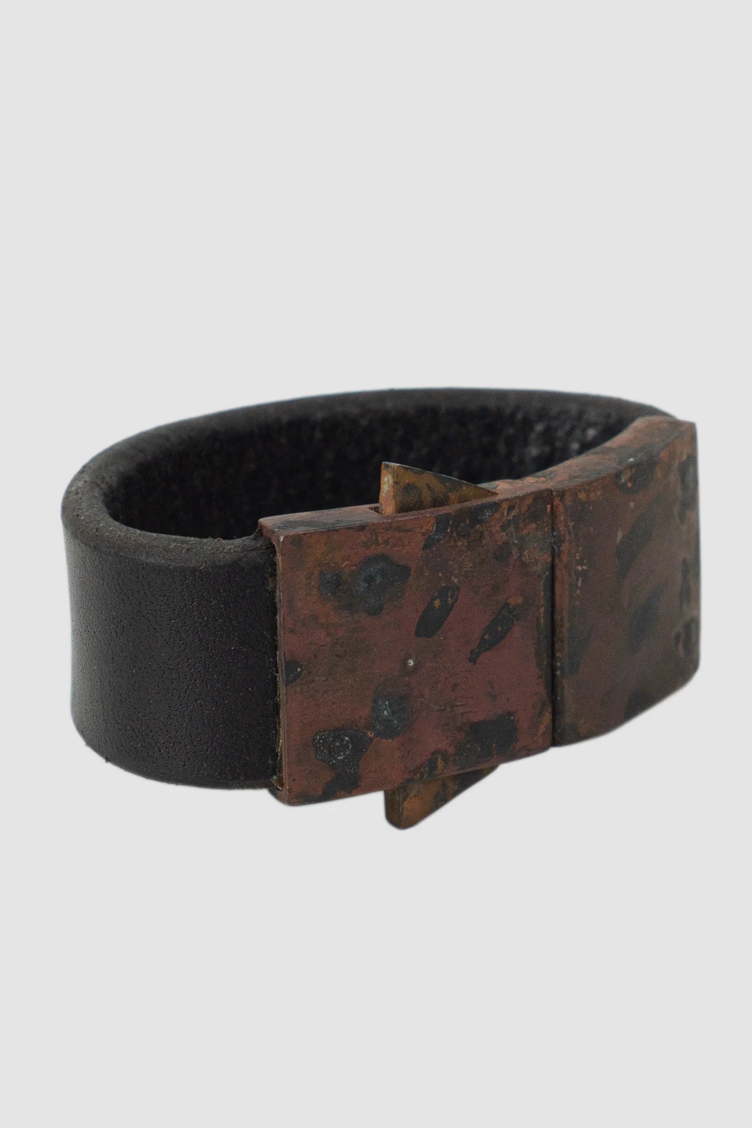 Parts of Four - Black Buffalo Leather Dirty Brass Box Lock Bracelet 25 mm - front right view