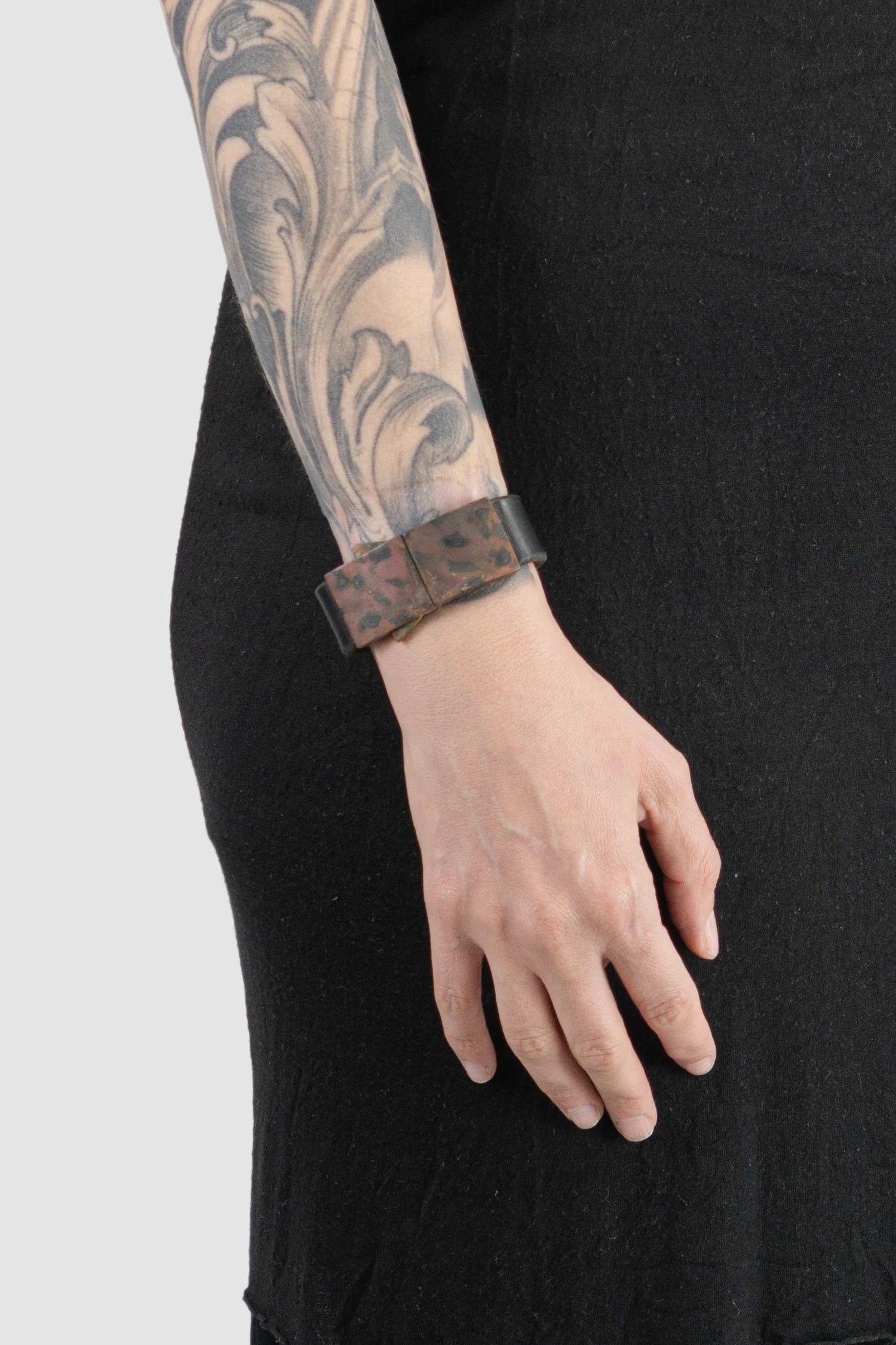 Parts of Four - Black Buffalo Leather Dirty Brass Box Lock Bracelet 25 mm - Model view - MONO-KROM Gallery