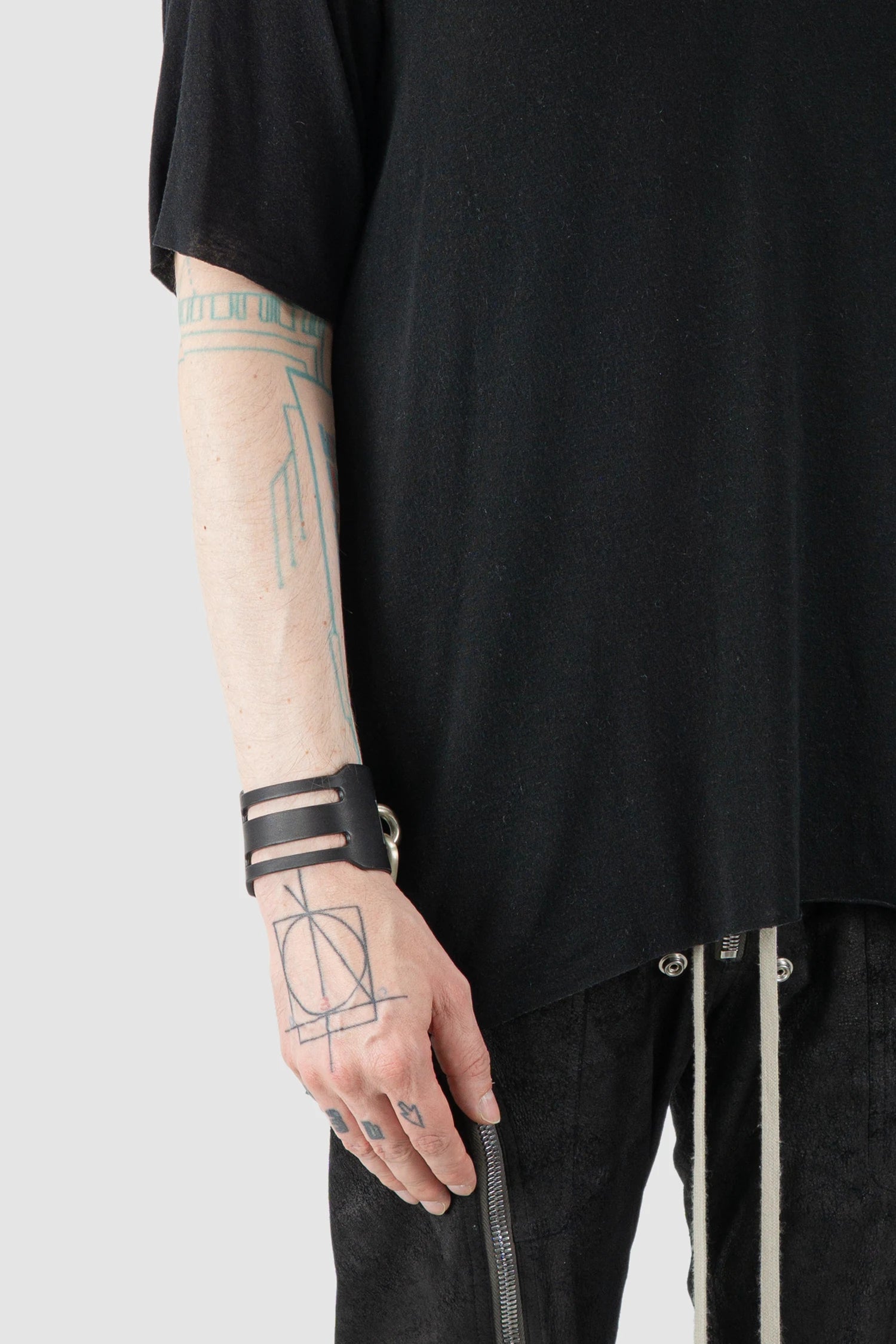 Parts of Four - Black Leather Sterling Silver Slit Bracelet 50 mm - Model fit view - MONO-KROM Gallery