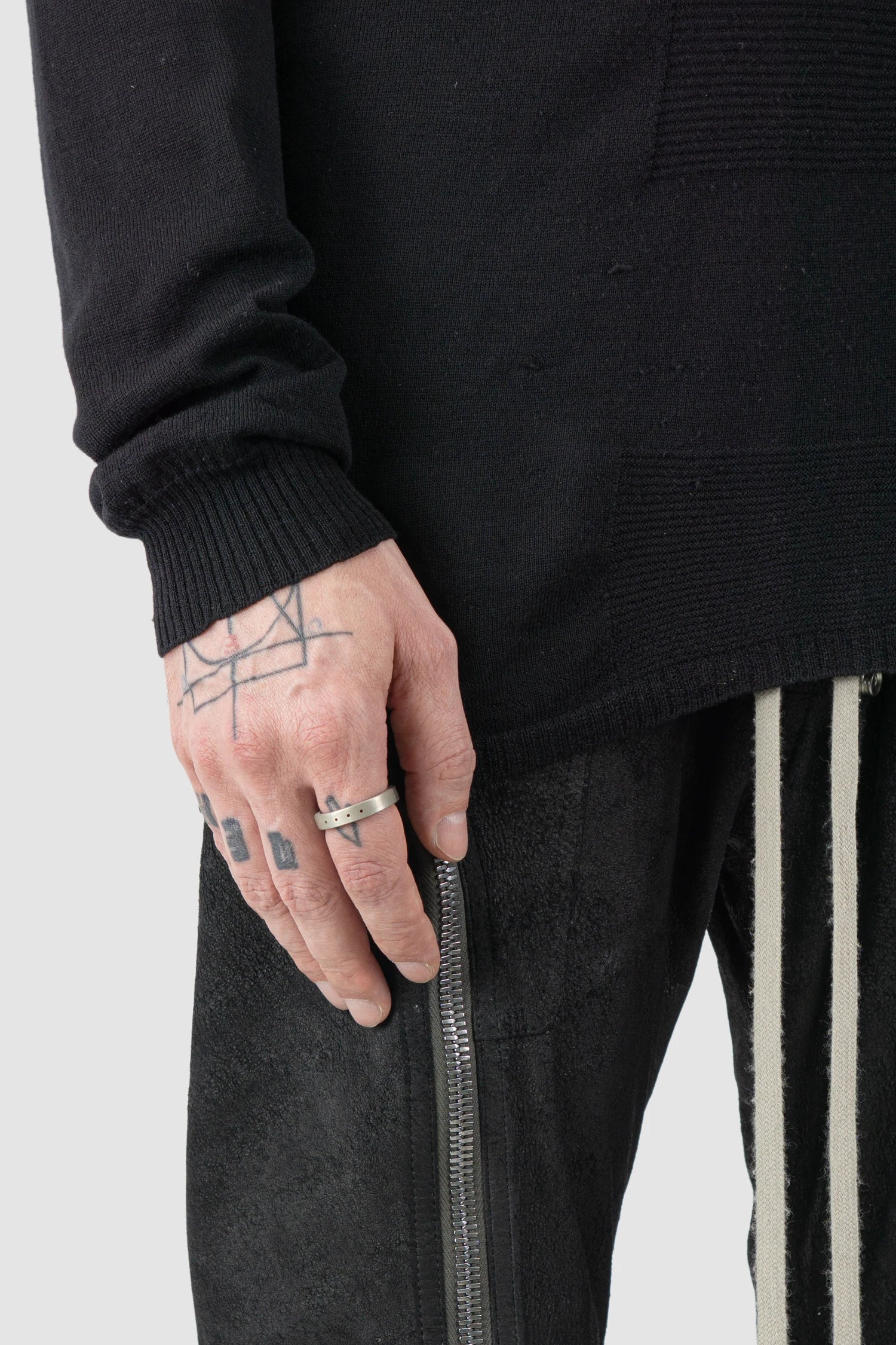 Parts of Four – Black Silver Dirty Sterling 4 Hole Sistema Ring 4 mm - Model view - MONO-KROM Gallery