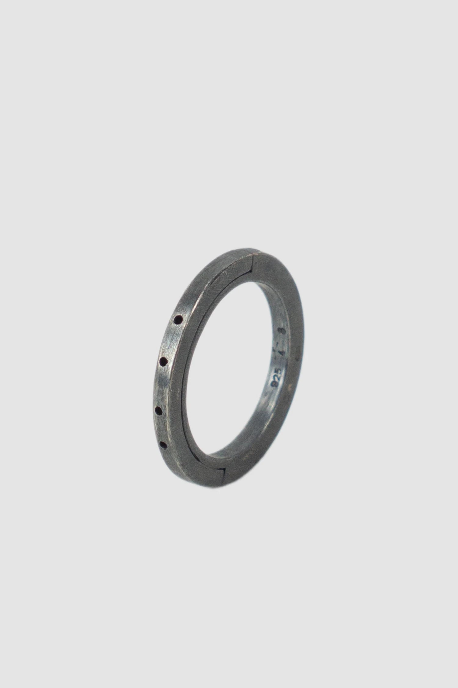 Parts of Four – Black Sterling Silver 4 Hole Sistema Ring 2 mm - standing left view