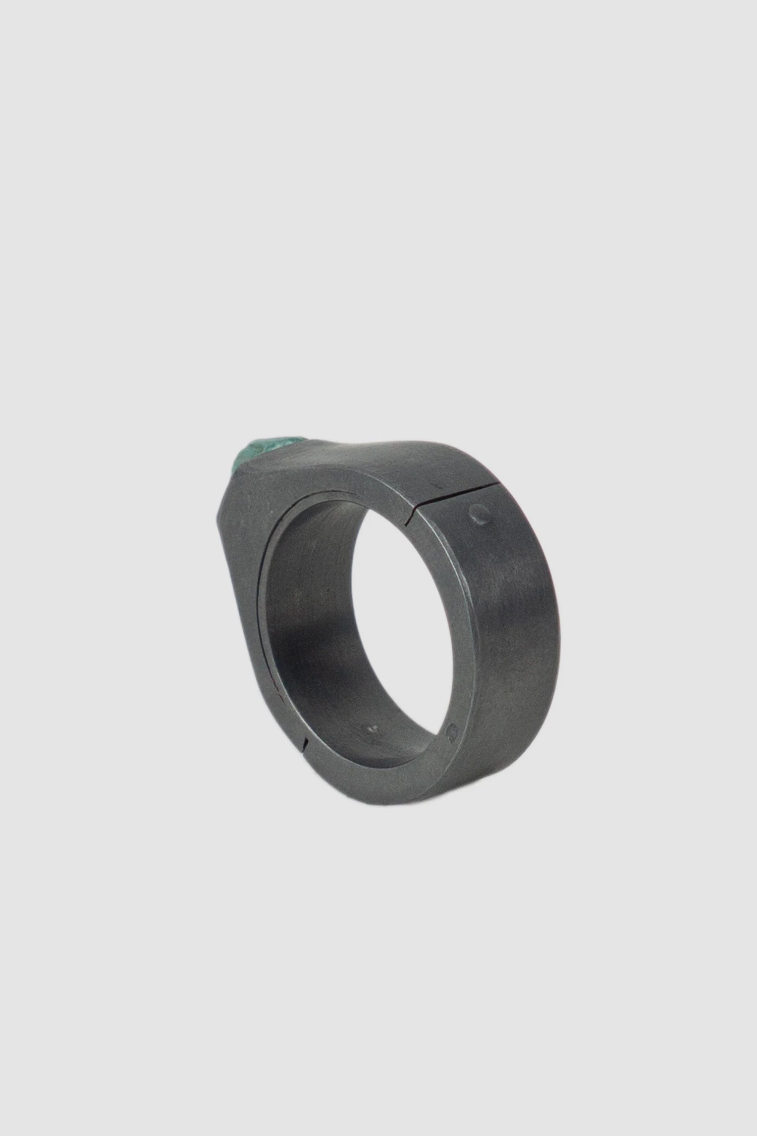 Parts of Four – Black Sterling Silver Neon Apatite Sistema Ring 9 mm - standing back left view