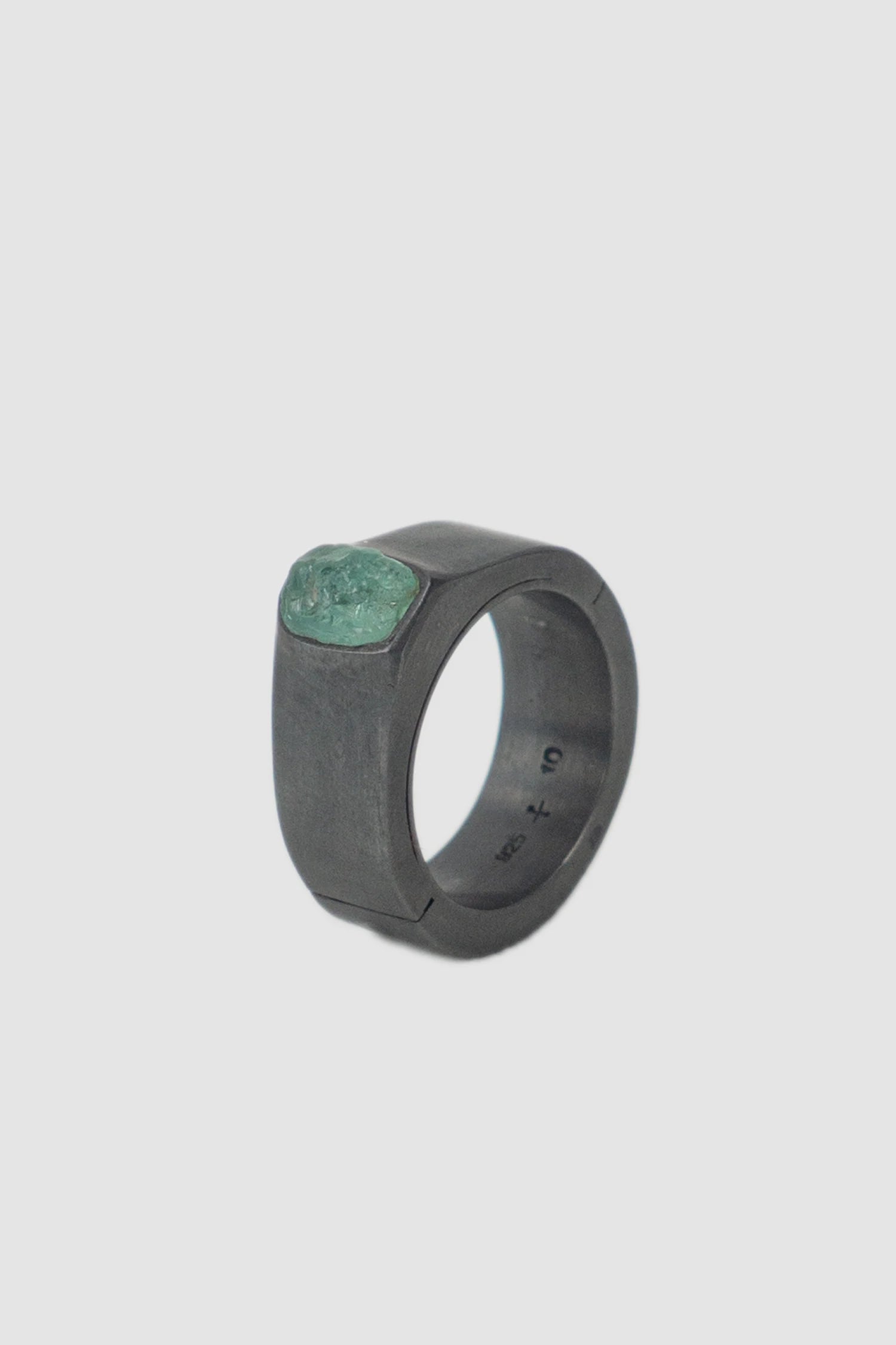 Parts of Four – Black Sterling Silver Neon Apatite Sistema Ring 9 mm - standing left view