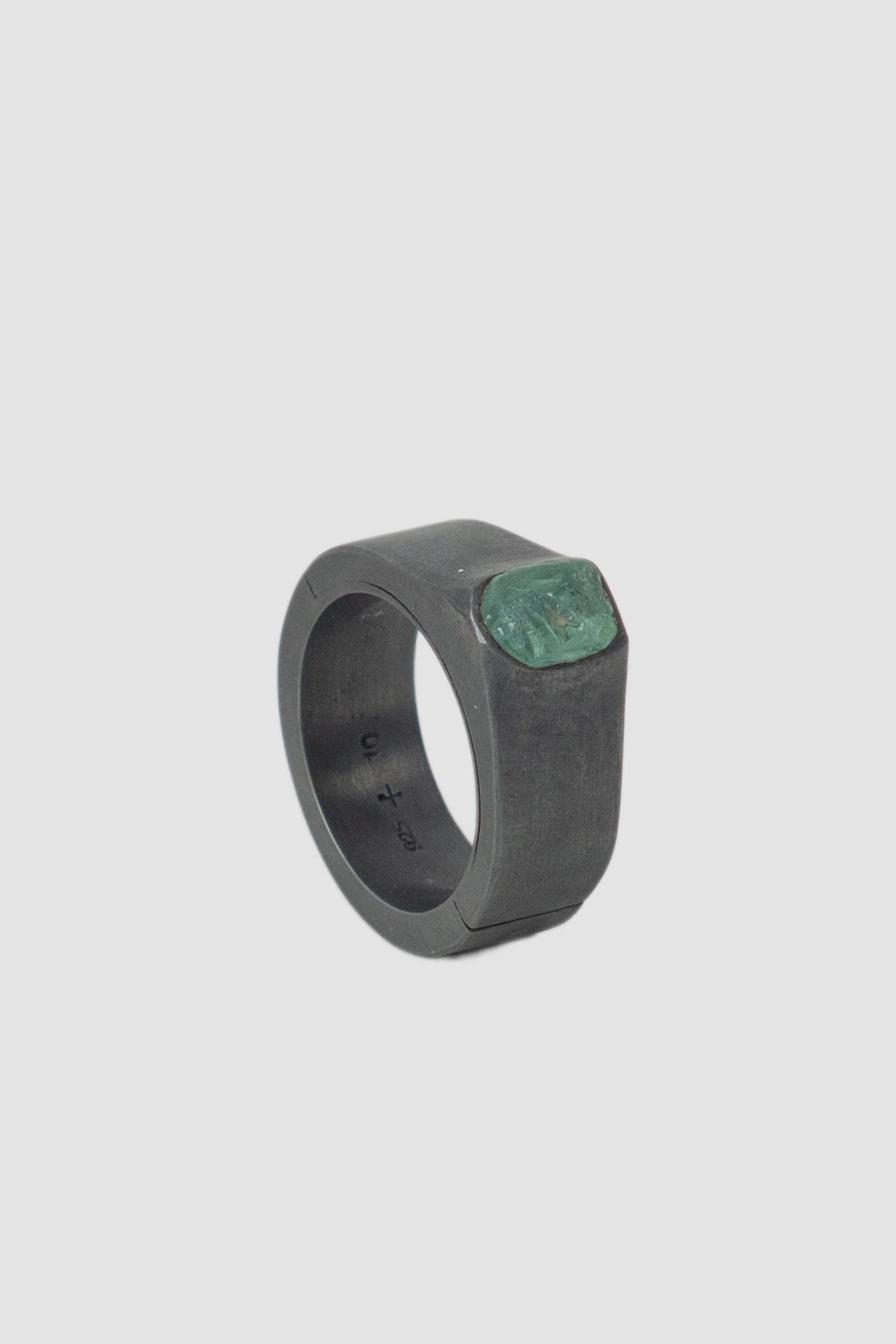 Parts of Four – Black Sterling Silver Neon Apatite Sistema Ring 9 mm - standing right view