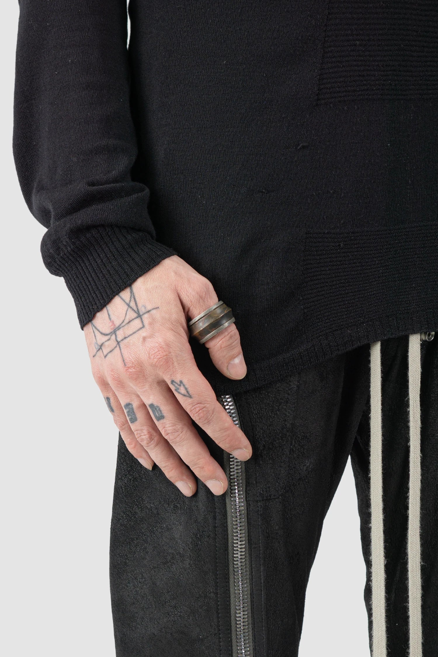 Parts of Four – Dirty Sterling Silver Dirty Brass Rotator Ring 17 mm - Model view - MONO-KROM Gallery