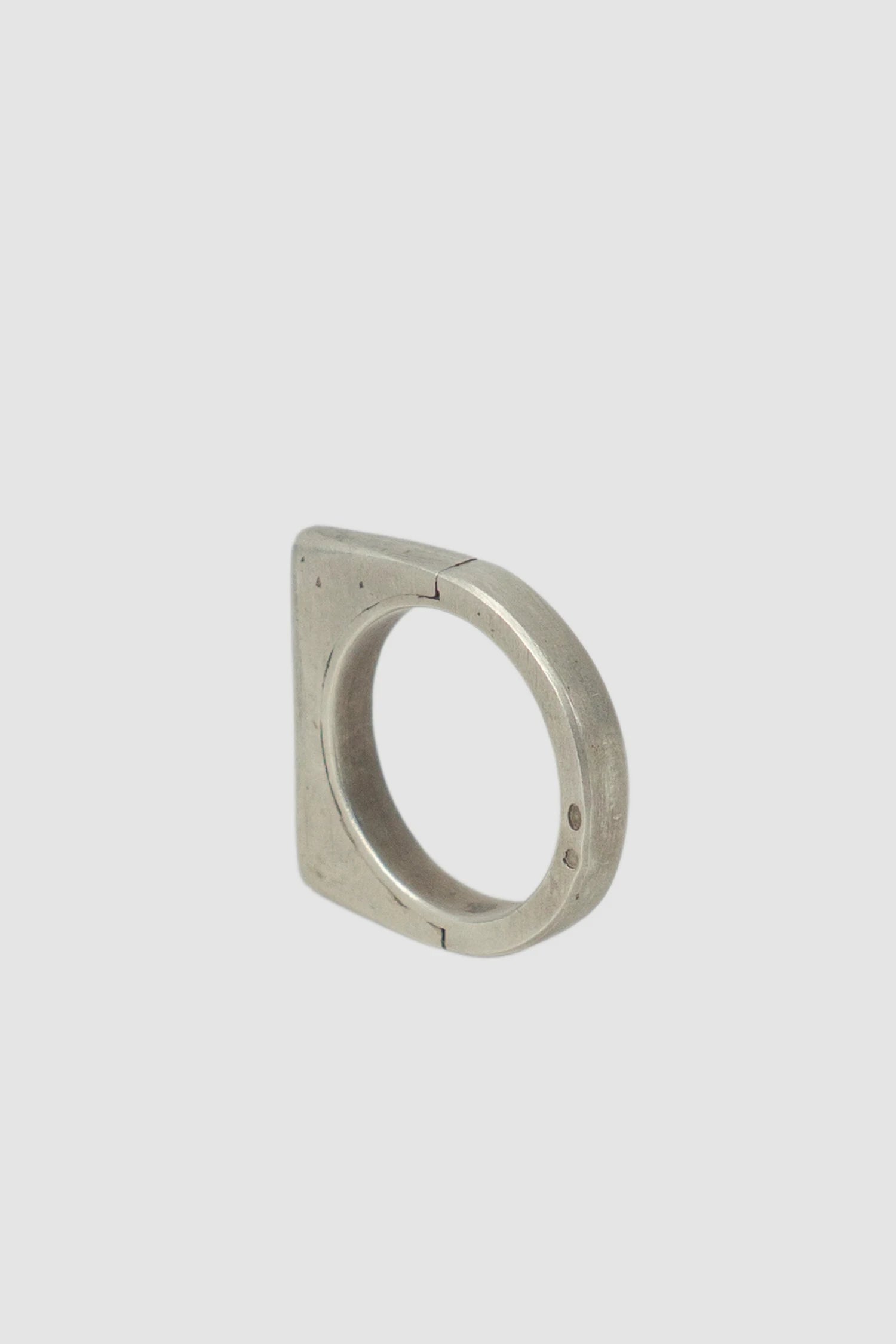 Parts of Four – Dirty Sterling Silver Rough Diamond Slab Sistema Ring 4 mm - standing back left view
