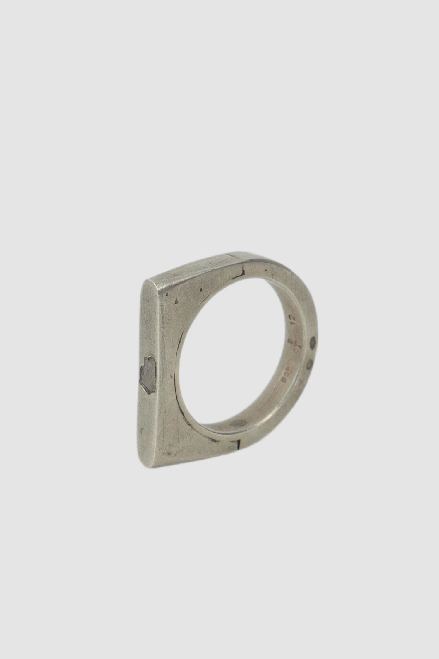 Parts of Four – Dirty Sterling Silver Rough Diamond Slab Sistema Ring 4 mm - standing left view