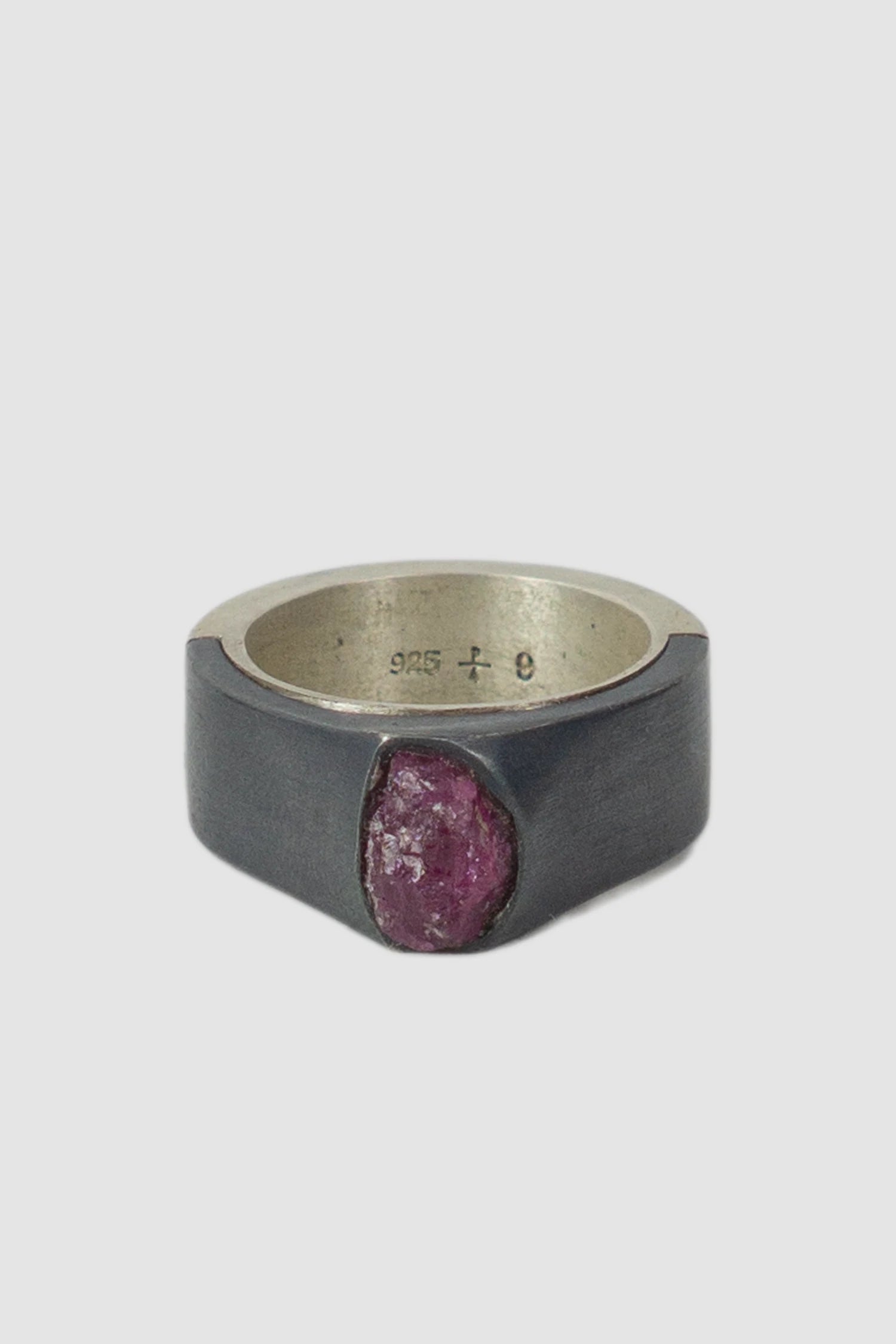 Parts of Four – Matte Black Sterling Silver Ruby Slab Sistema Ring 9 mm - flat view - MONO-KROM Gallery