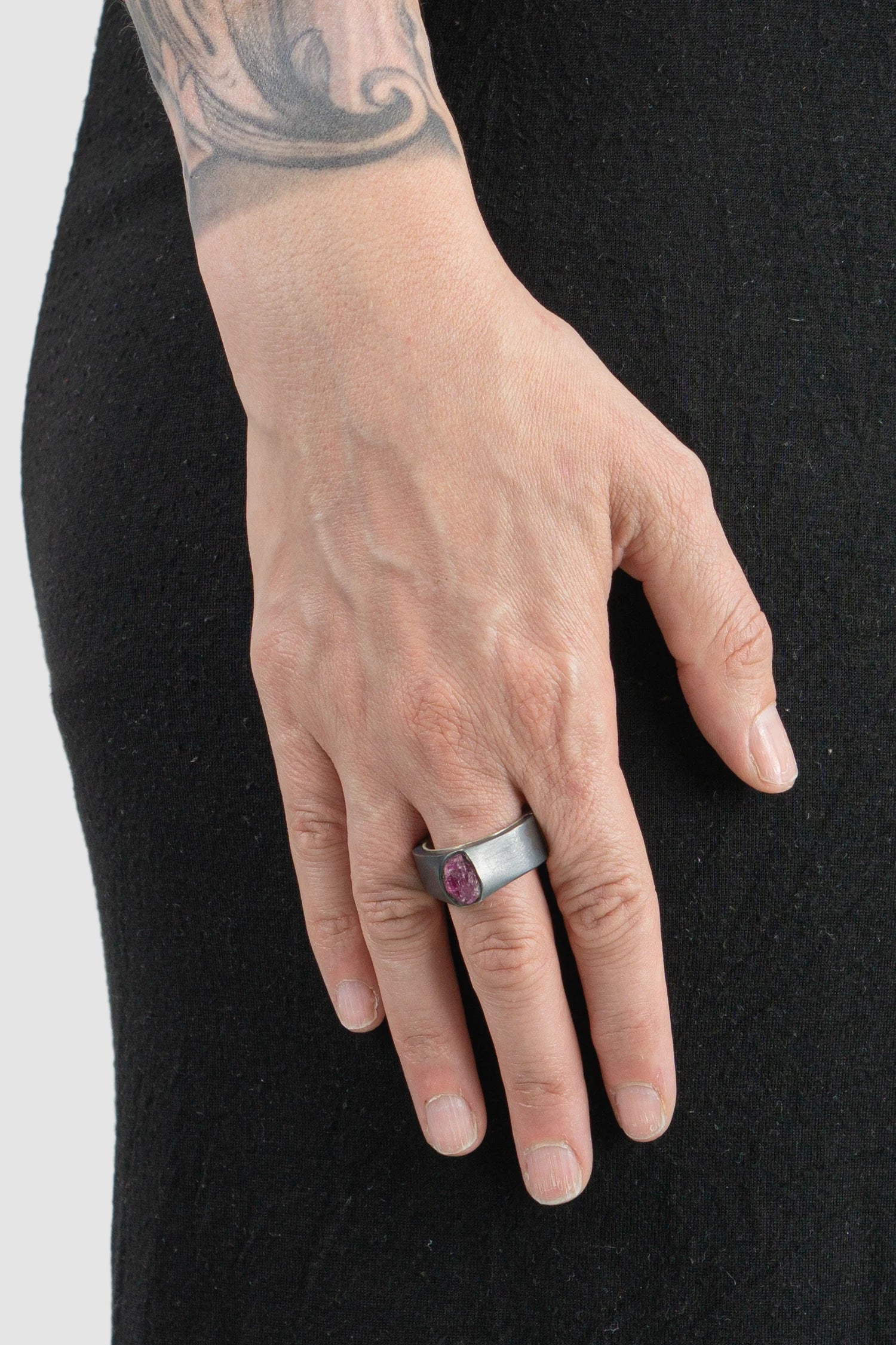 Parts of Four – Matte Black Sterling Silver Ruby Slab Sistema Ring 9 mm - Model view - MONO-KROM Gallery