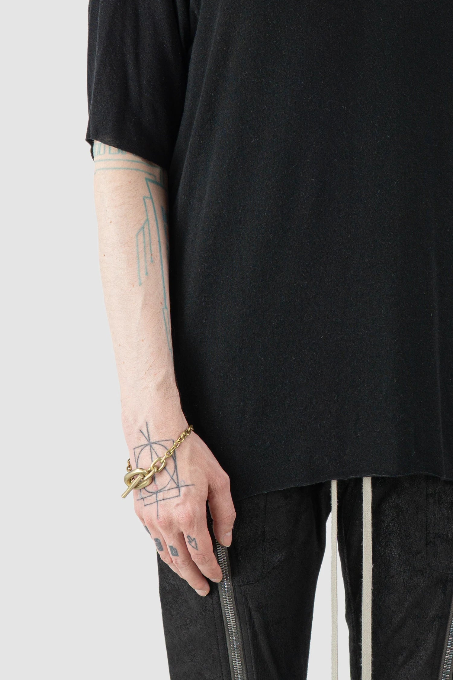 Parts of Four - Matte Brass Single Link Toggle Bracelet - Model fit view - MONO-KROM Gallery