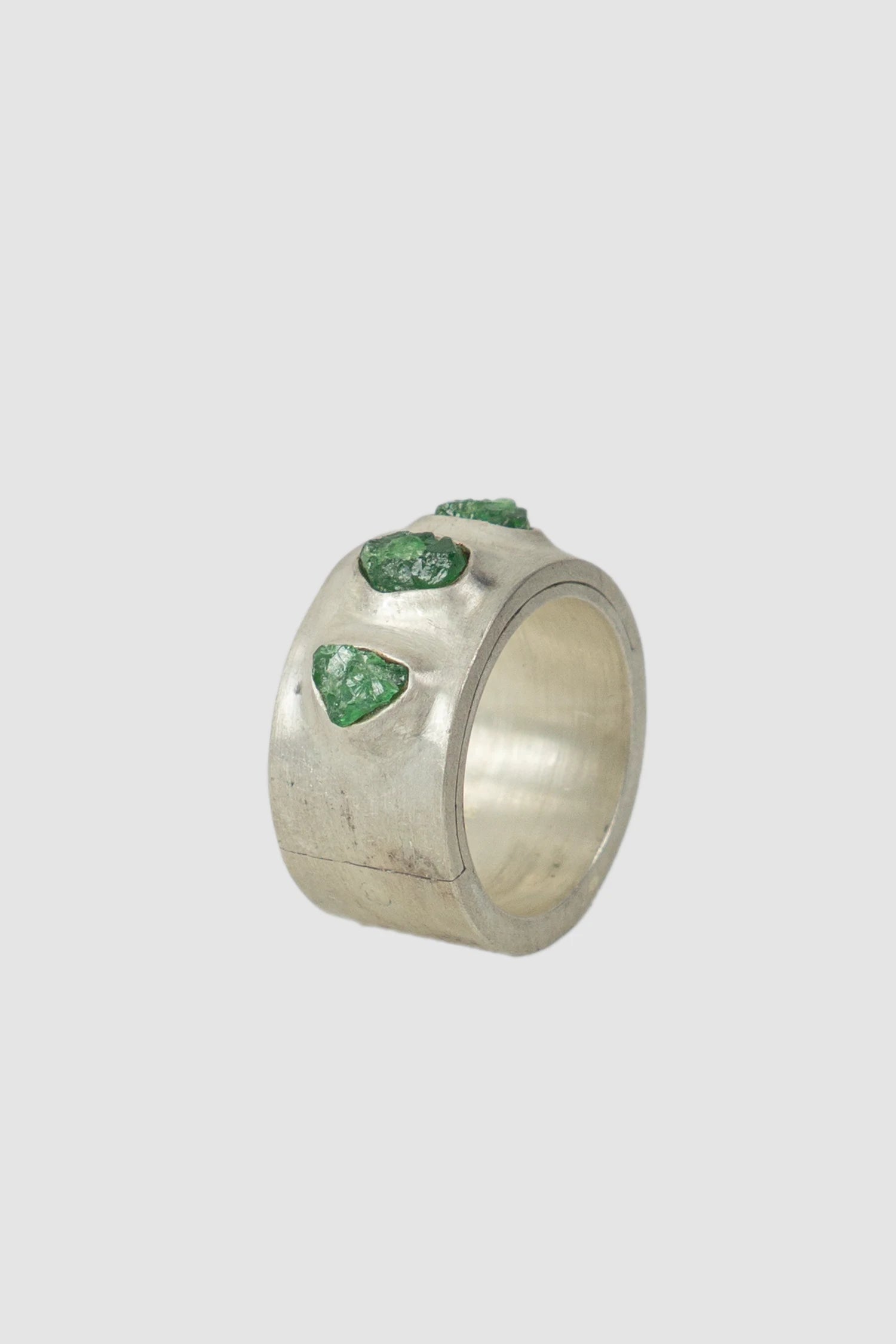 Parts of Four – Matte Sterling Silver Green Garnet Sistema Ring 17 mm - standing left view