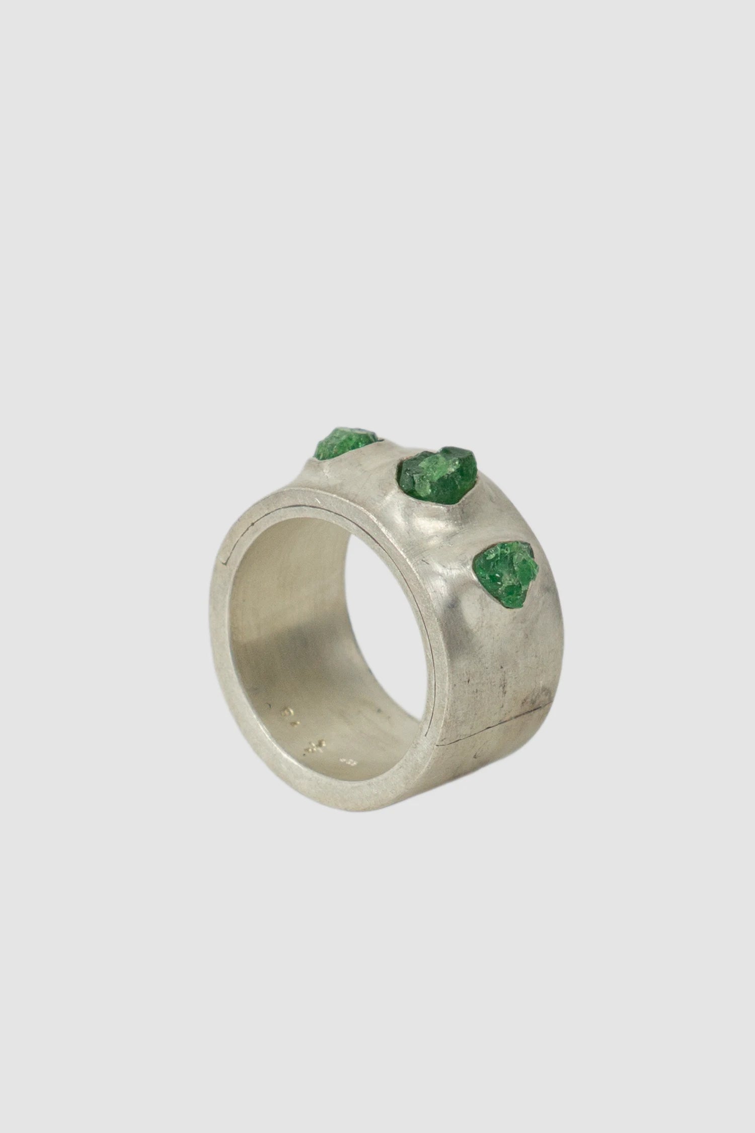 Parts of Four – Matte Sterling Silver Green Garnet Sistema Ring 17 mm - standing right view
