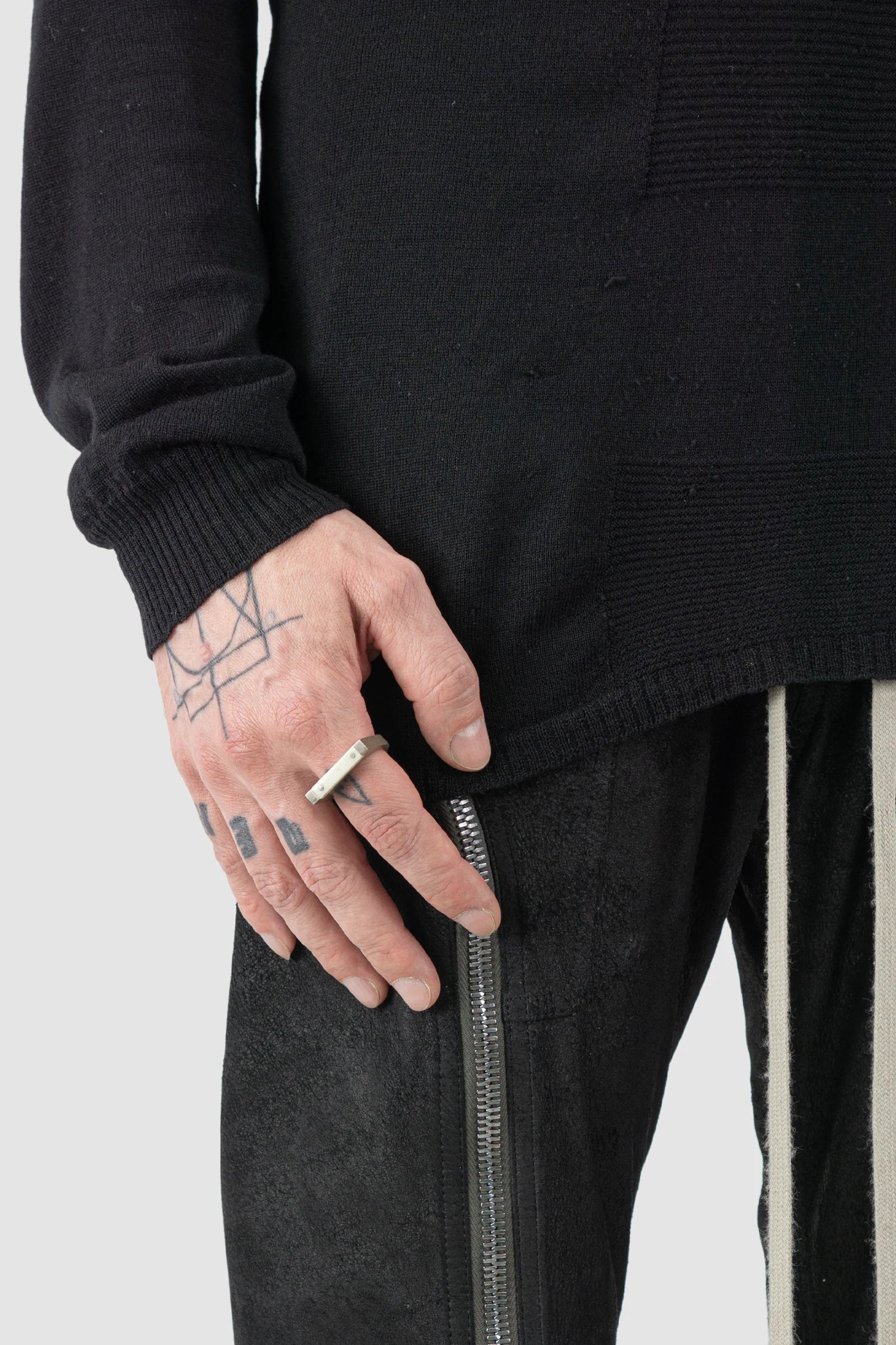 Parts of Four – Matte Sterling Silver Matte Bone Plate Ring 4 mm - Model view - MONO-KROM Gallery