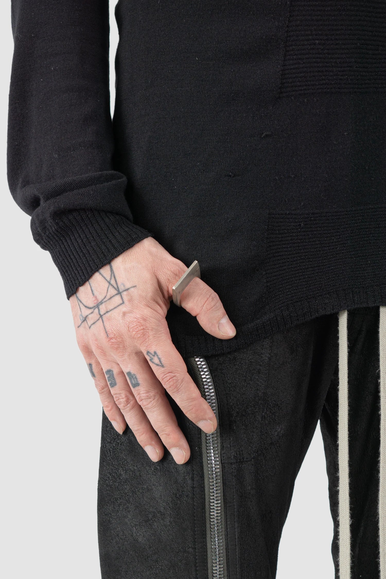 Parts of Four – Matte Sterling Silver Pyroid Plate Ring 4 mm - Model view - MONO-KROM Gallery