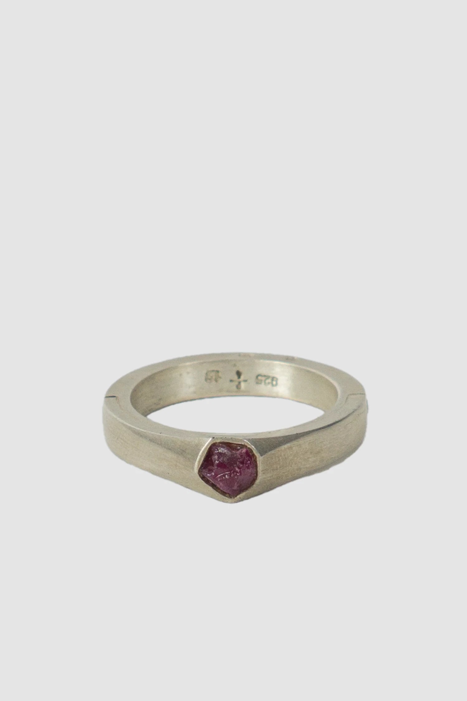 Parts of Four – Matte Sterling Silver Ruby Slab Sistema Ring 4 mm - flat view - MONO-KROM Gallery