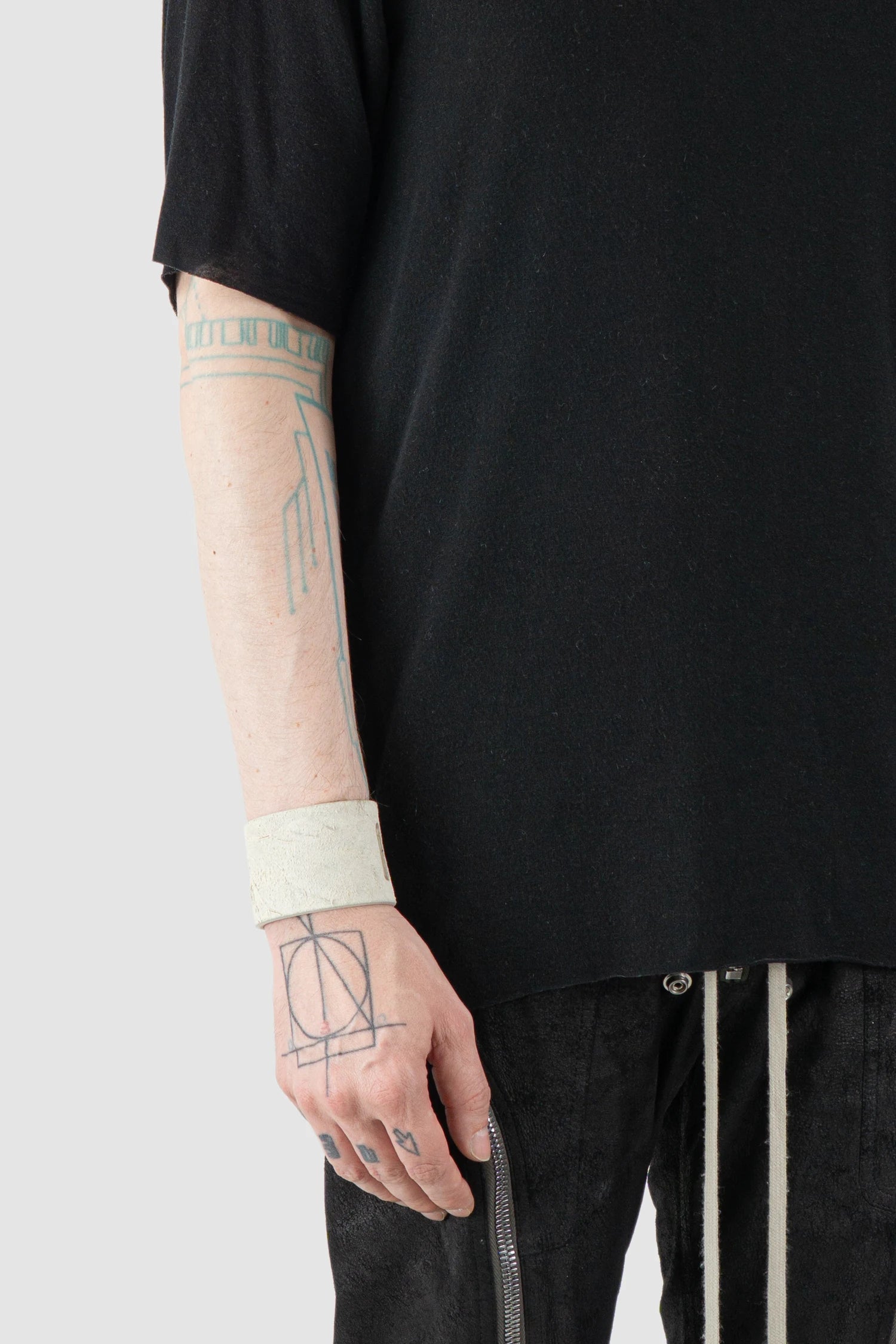 Parts of Four - Natural Leather Matte Brass Restraint Charm Bracelet 50 mm - Model fit view - MONO-KROM Gallery