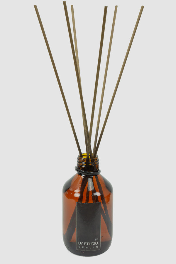 UY STUDIO Signature Room Diffuser U - Permanent Collection, 200ml Amber Glass Flacon, 8 Earth-Toned Rattan Sticks