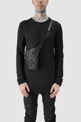 TEO+NG Paris - Black Leather Crossbody Pouch with Zipper - model front view