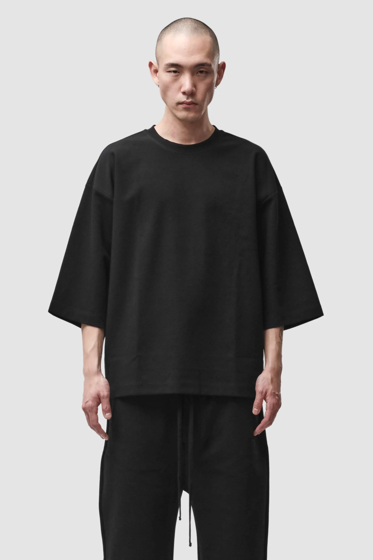 Thom Krom - Men’s Black Boxy Structured Cotton T-Shirt M-TS-1000 model front view