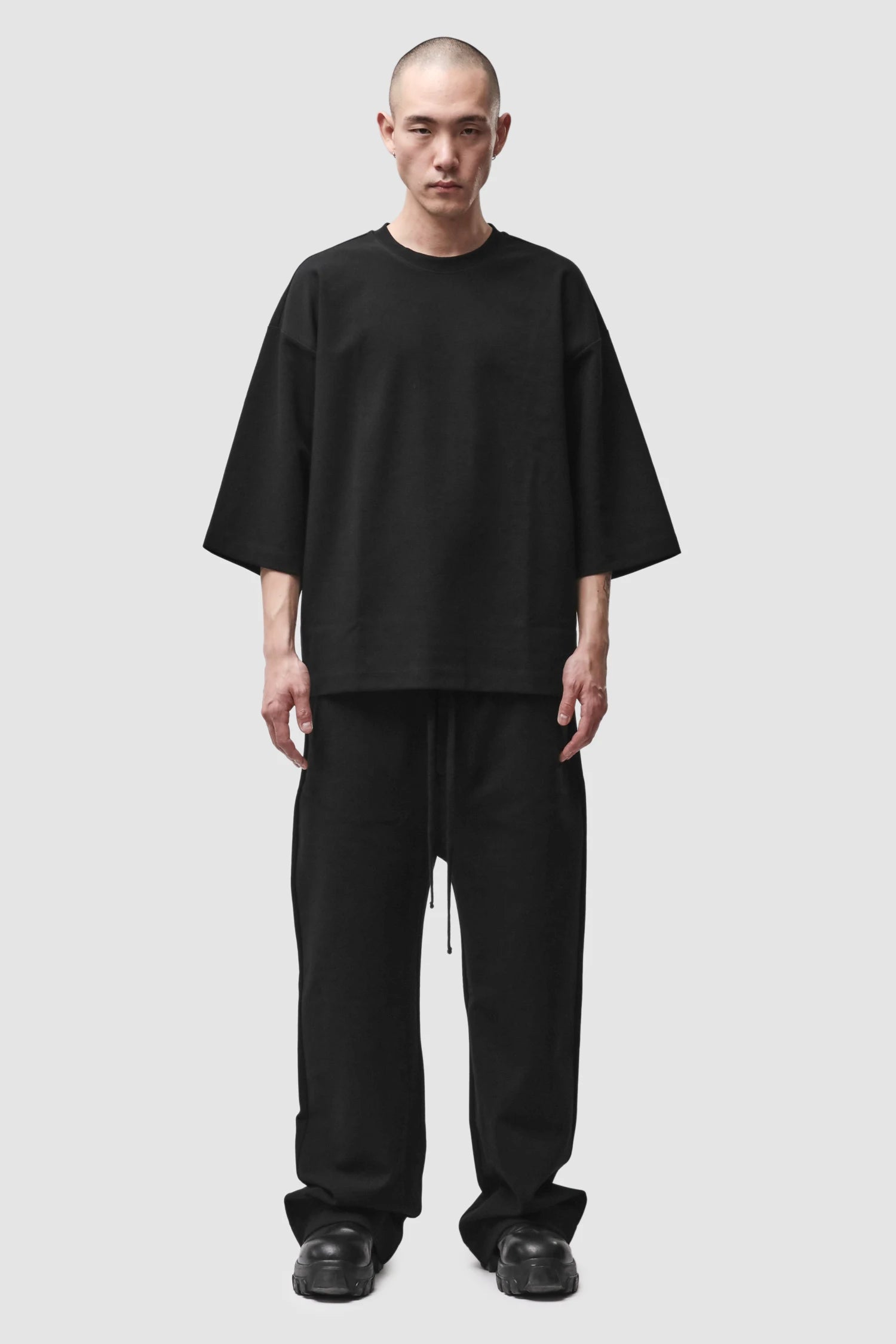 Thom Krom - Men’s Black Boxy Structured Cotton T-Shirt M-TS-1000 model full front view